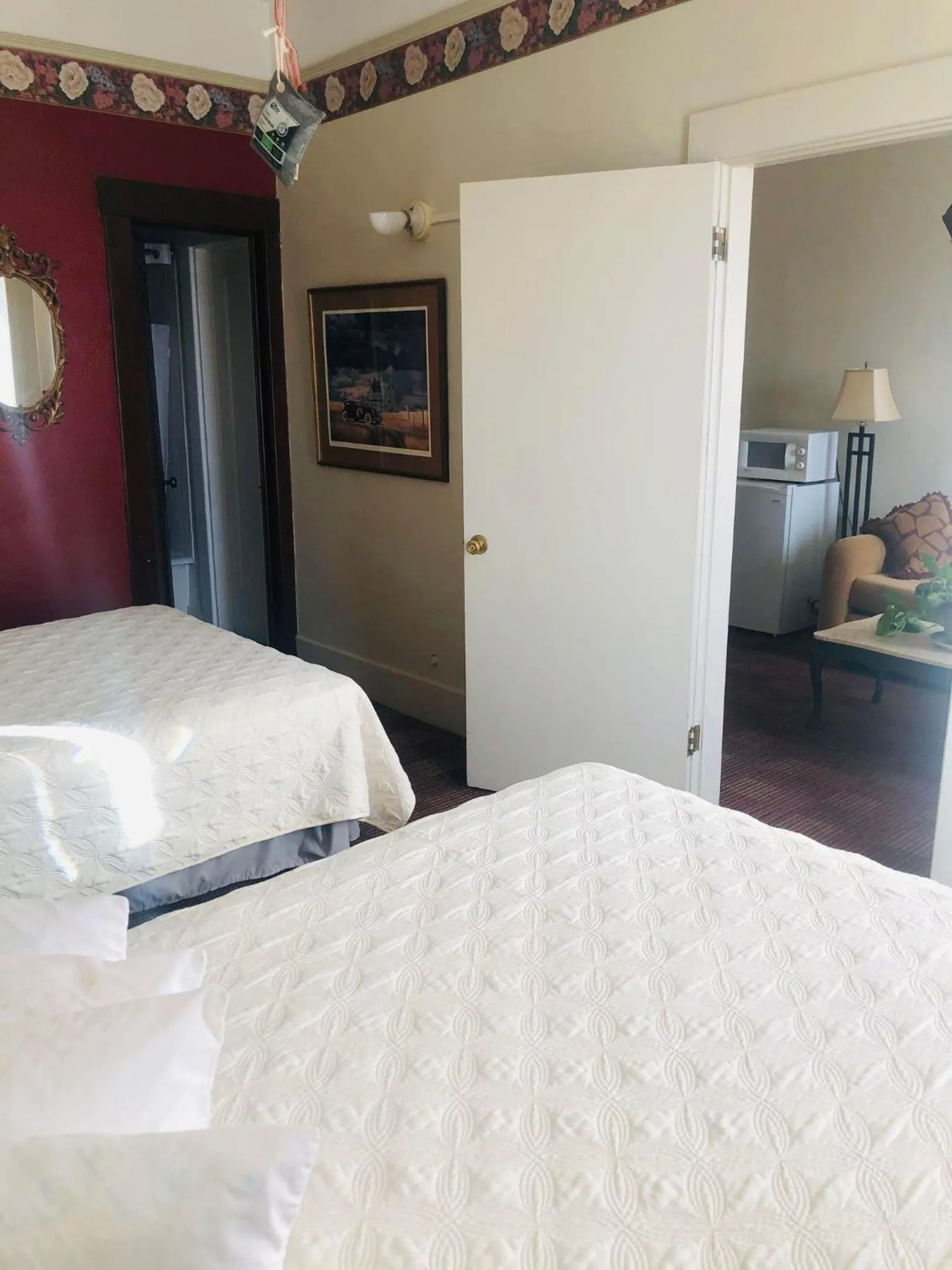 Photo of the whole room, Bed in Historic Palace Hotel