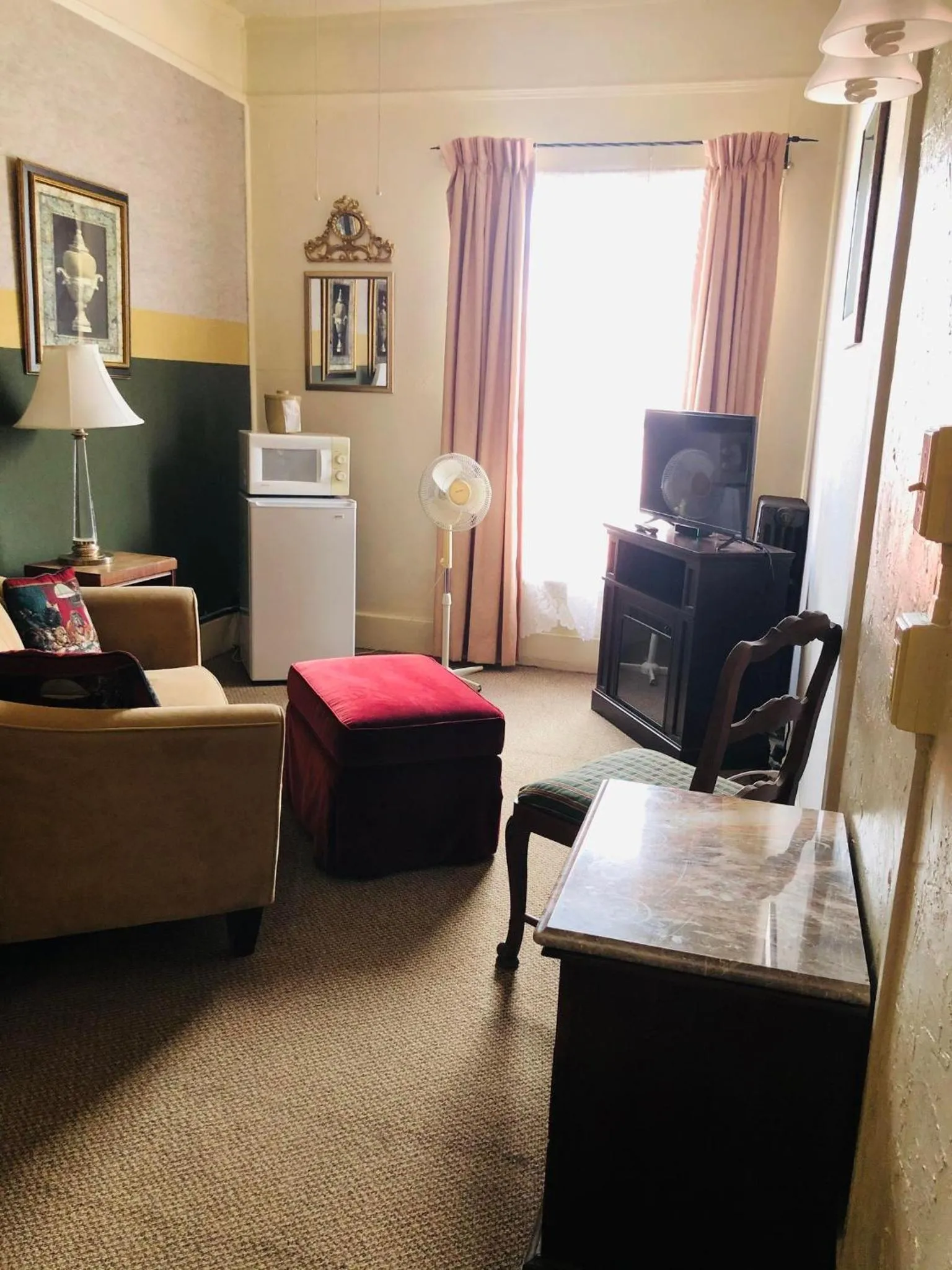 Living room in Historic Palace Hotel