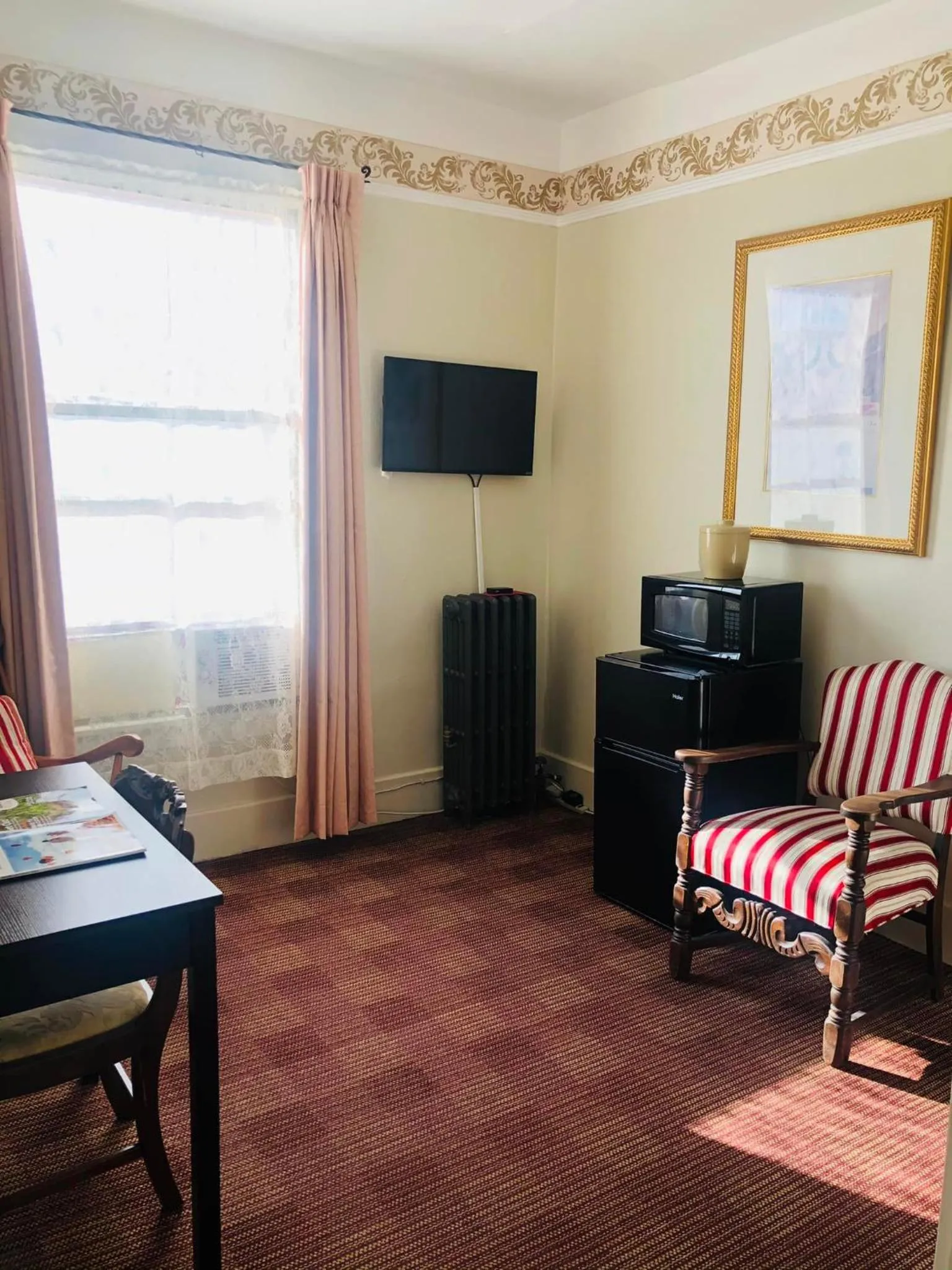 TV and multimedia in Historic Palace Hotel