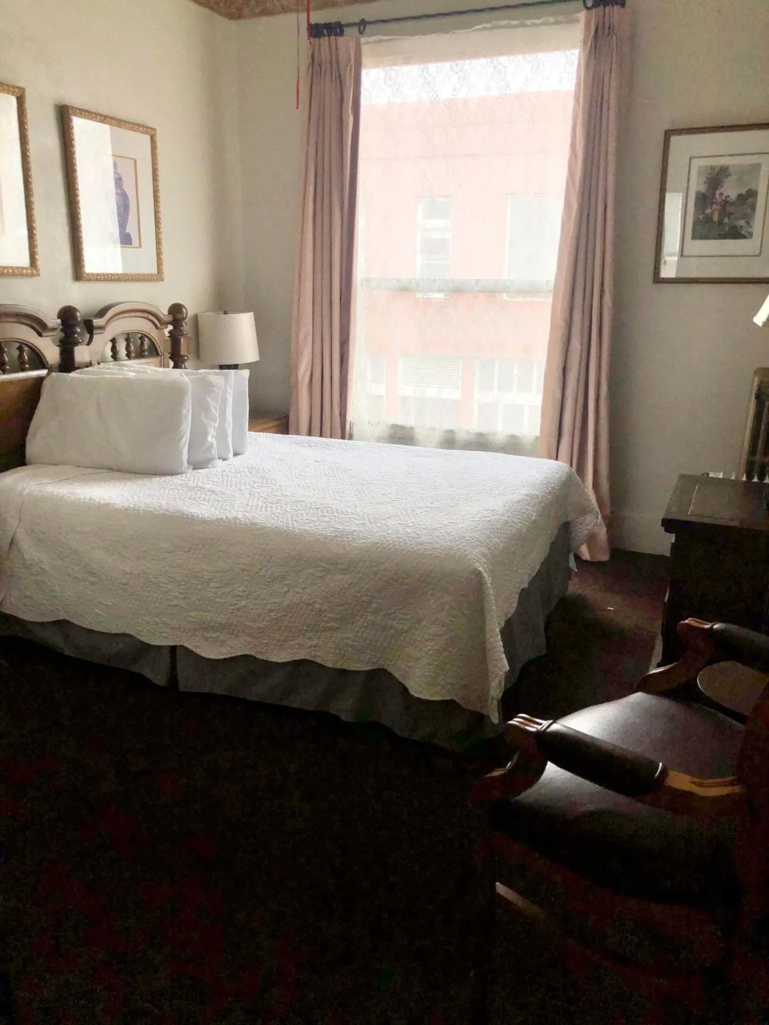 Photo of the whole room, Bed in Historic Palace Hotel