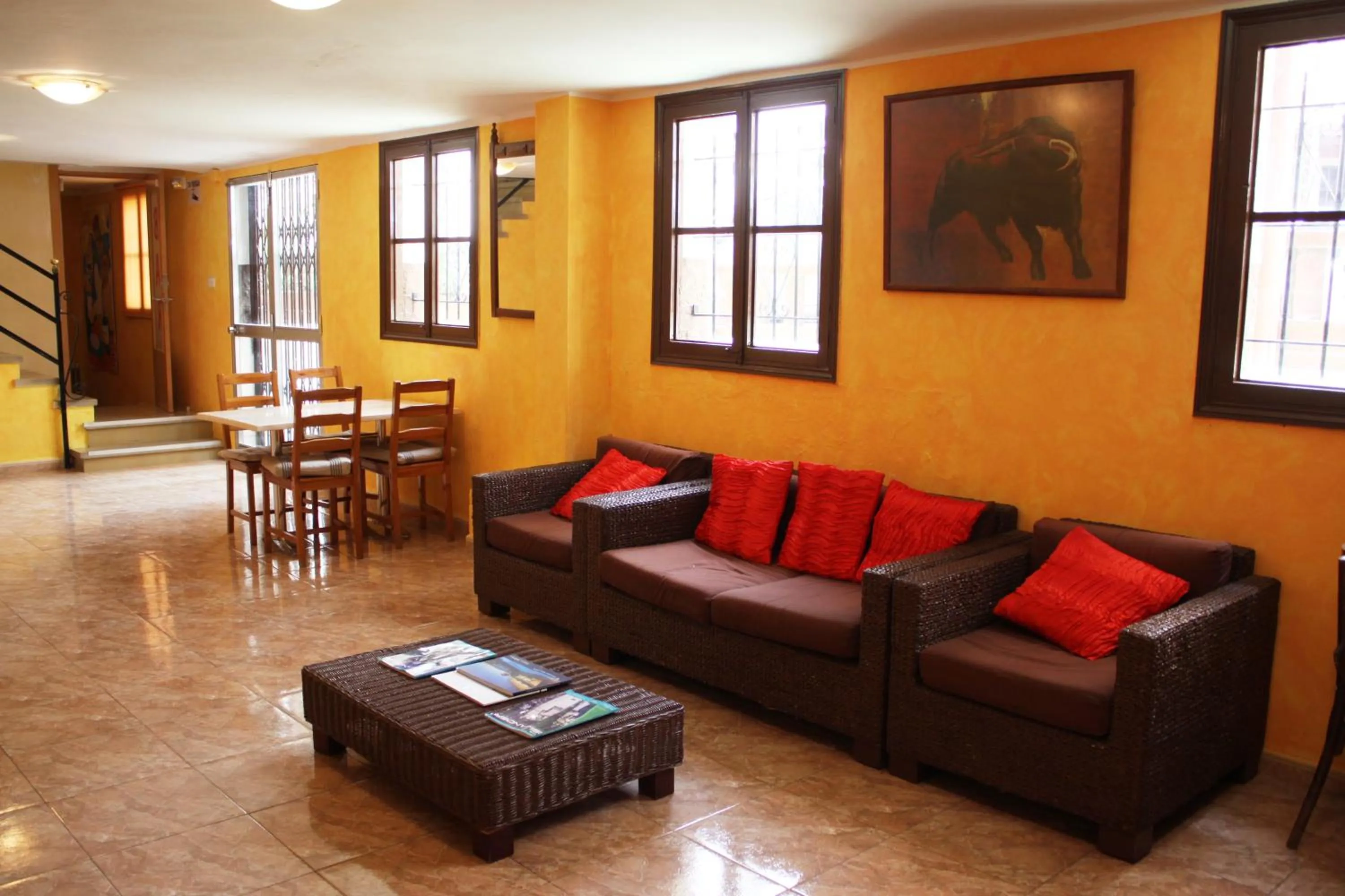 Communal lounge/ TV room in Hostal Atlanta