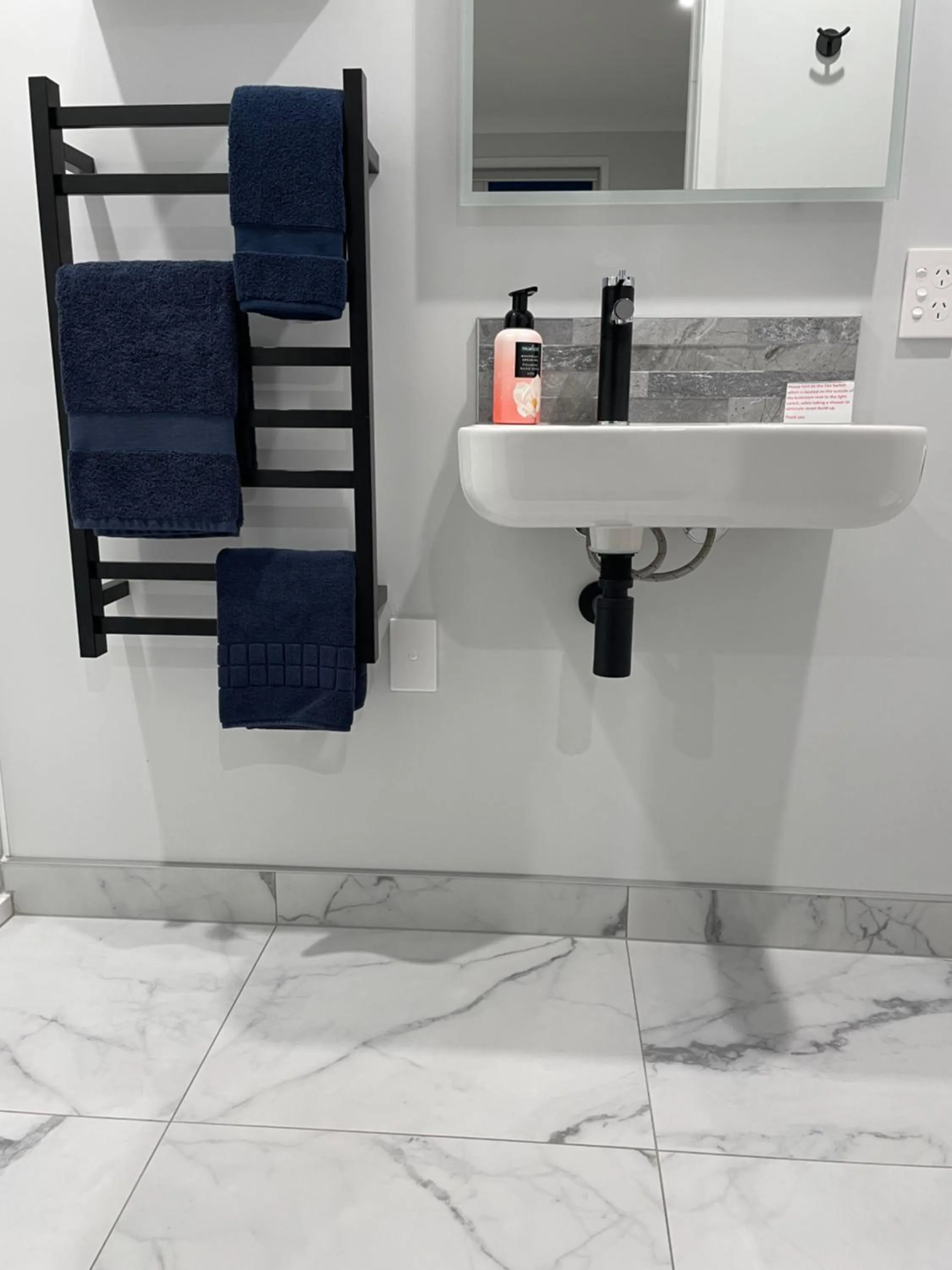 Bathroom in Veld View Bed and Breakfast