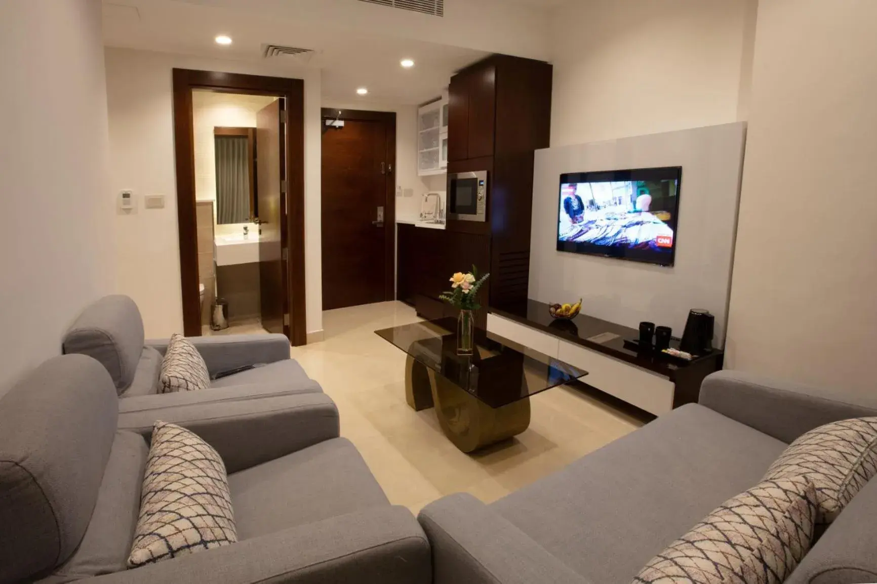 Communal lounge/ TV room, Seating Area in Seas Hotel Amman