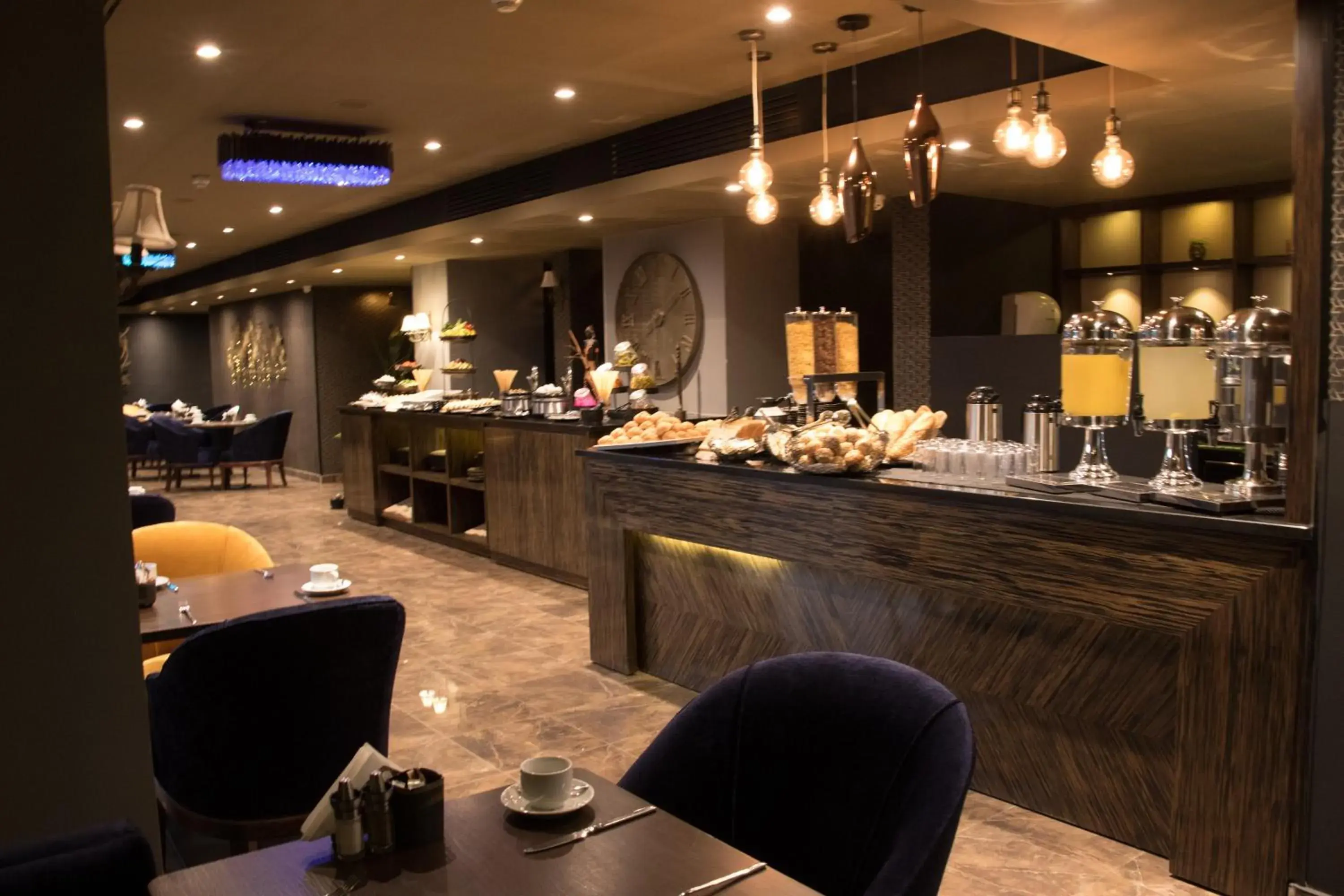 Restaurant/Places to Eat in Seas Hotel Amman