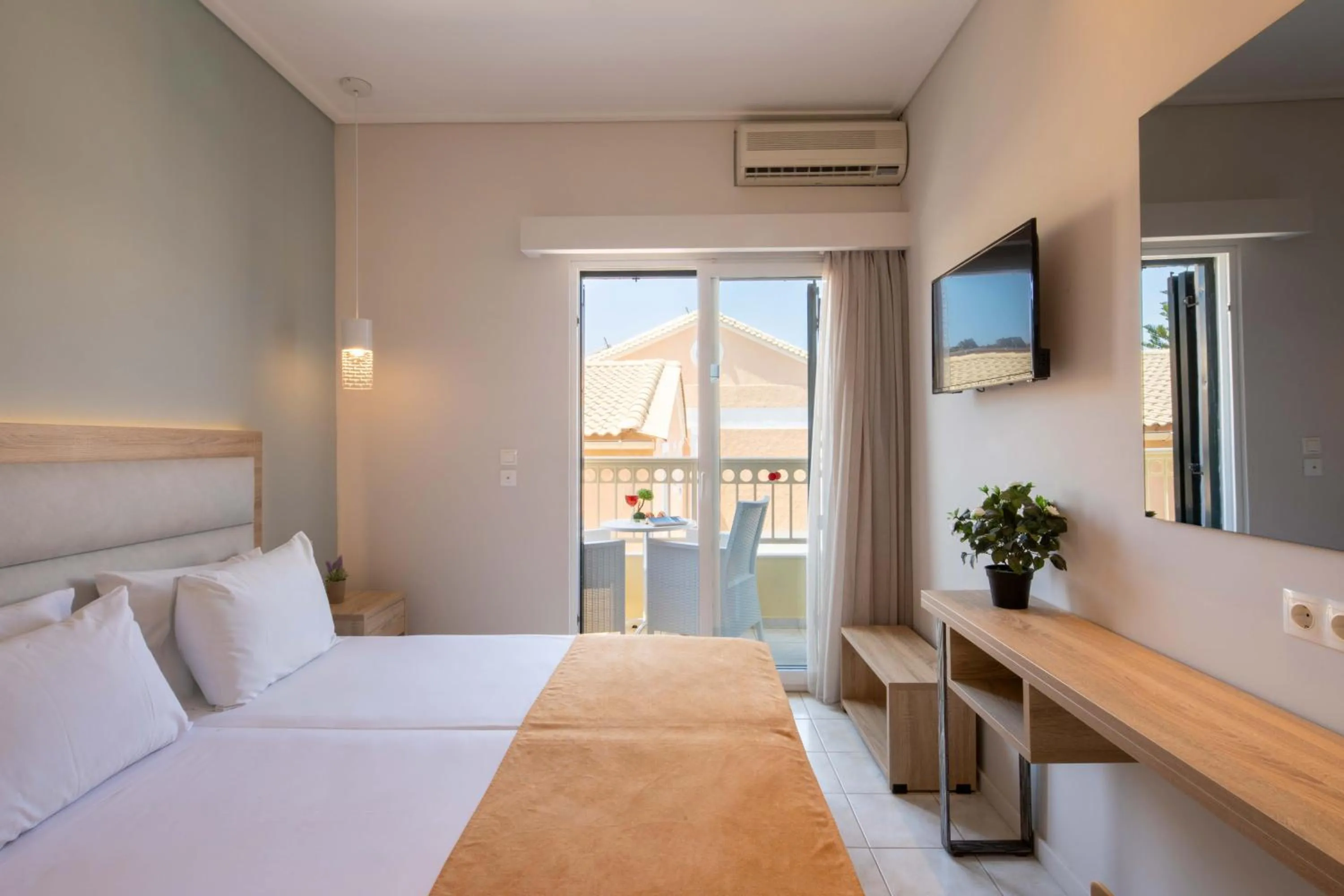 Bedroom, Bed in Hotel Rossis