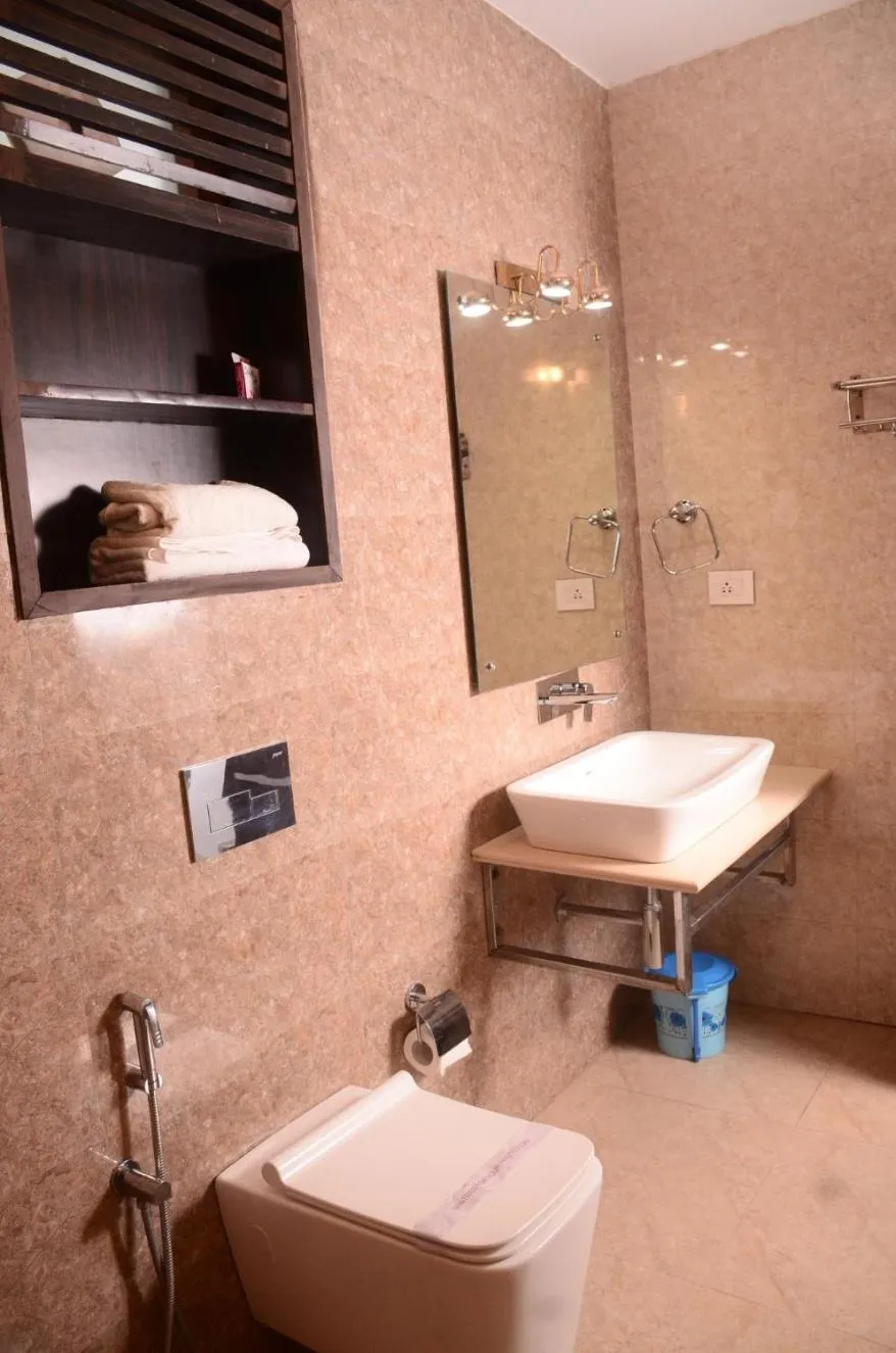 Bathroom in The Golden Sunrise Hotel