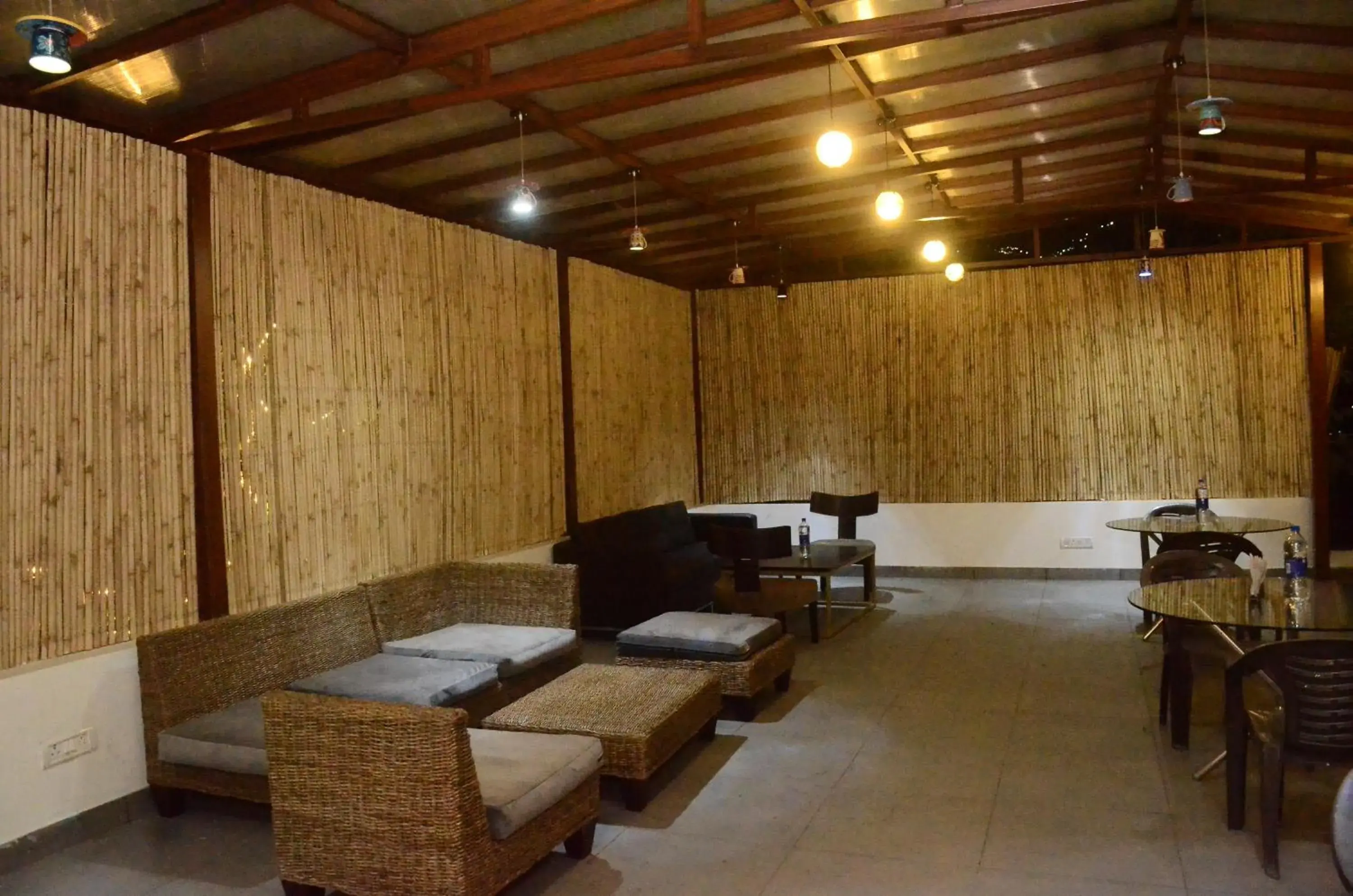 Restaurant/places to eat, Bed in The Golden Sunrise Hotel Restaurant/places to eat, Bed in The Golden Sunrise Hotel