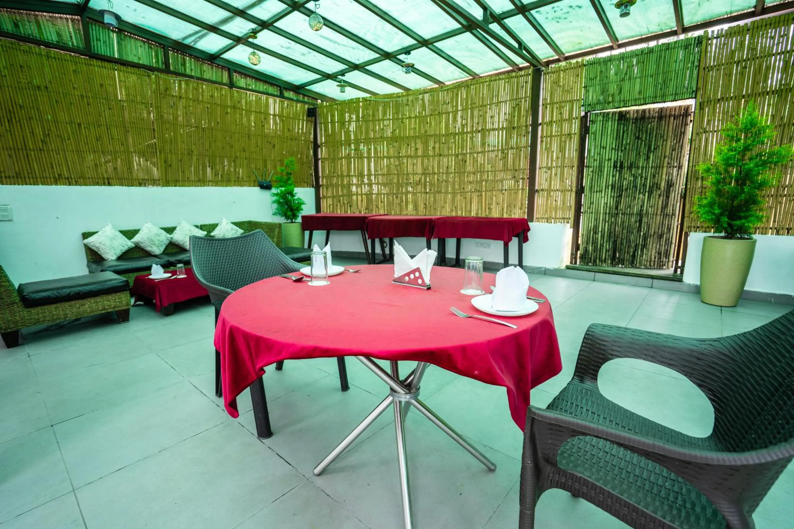 Restaurant/places to eat in The Golden Sunrise Hotel