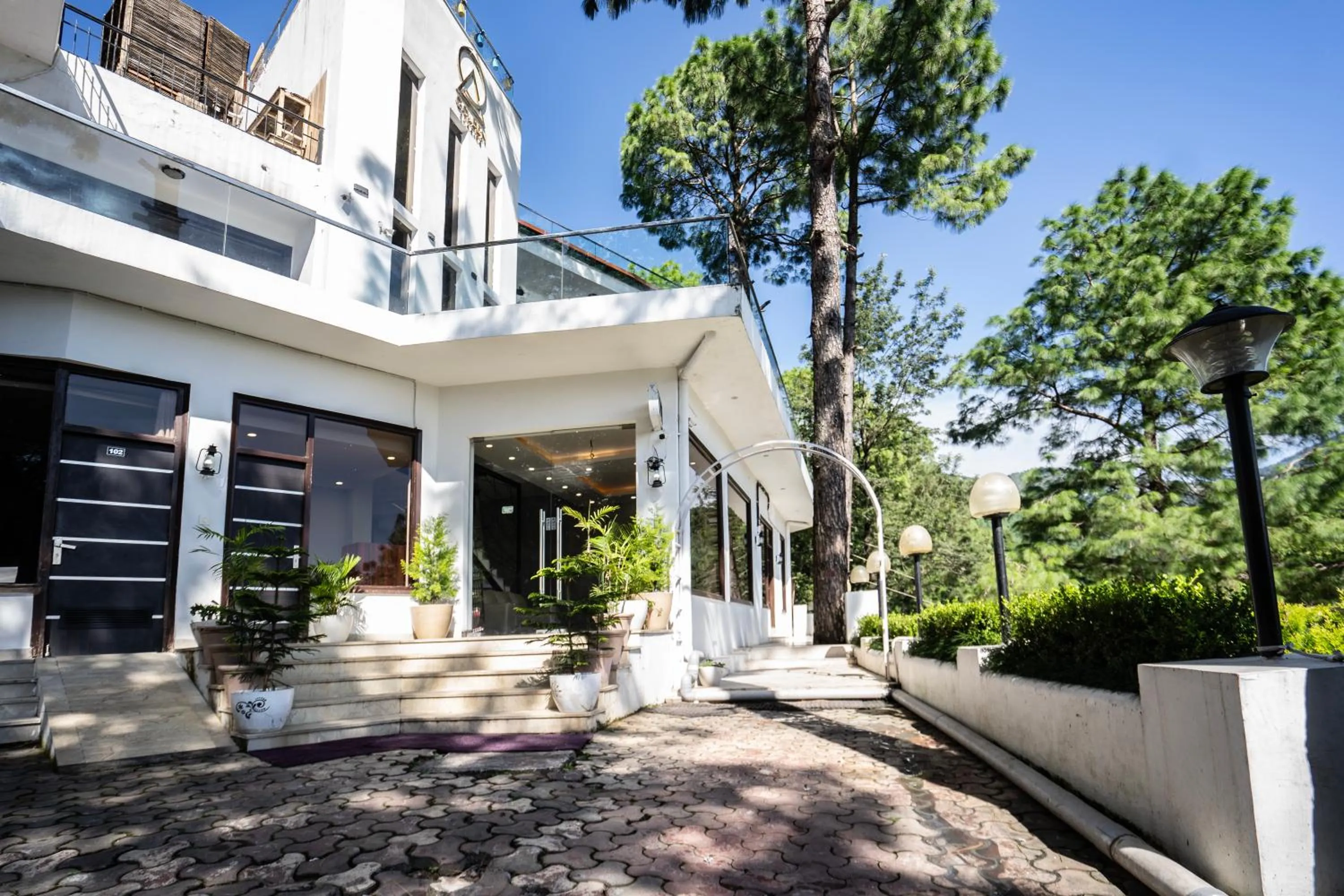 Facade/entrance in The Golden Sunrise Hotel