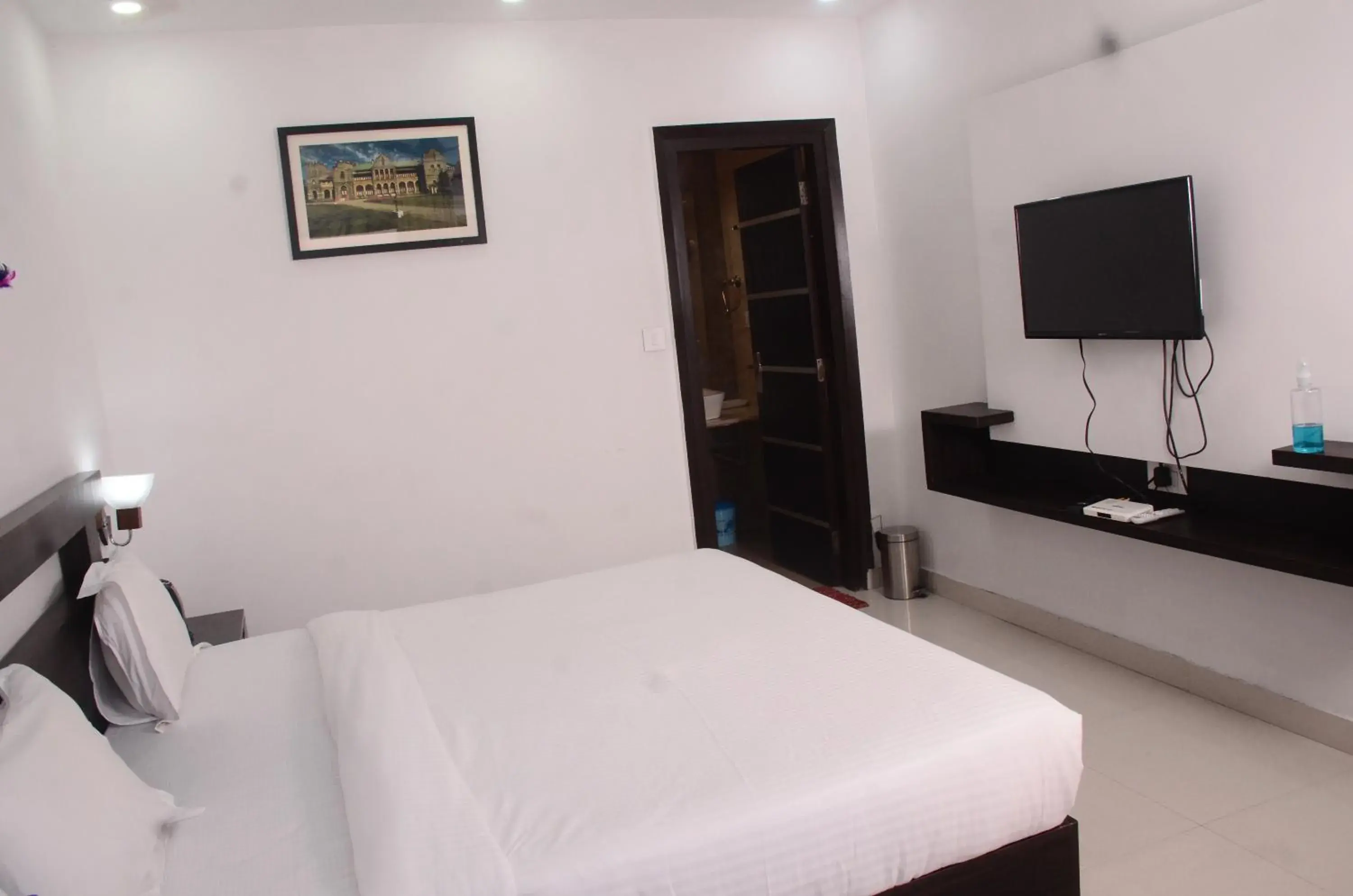 Bed in The Golden Sunrise Hotel Bed in The Golden Sunrise Hotel