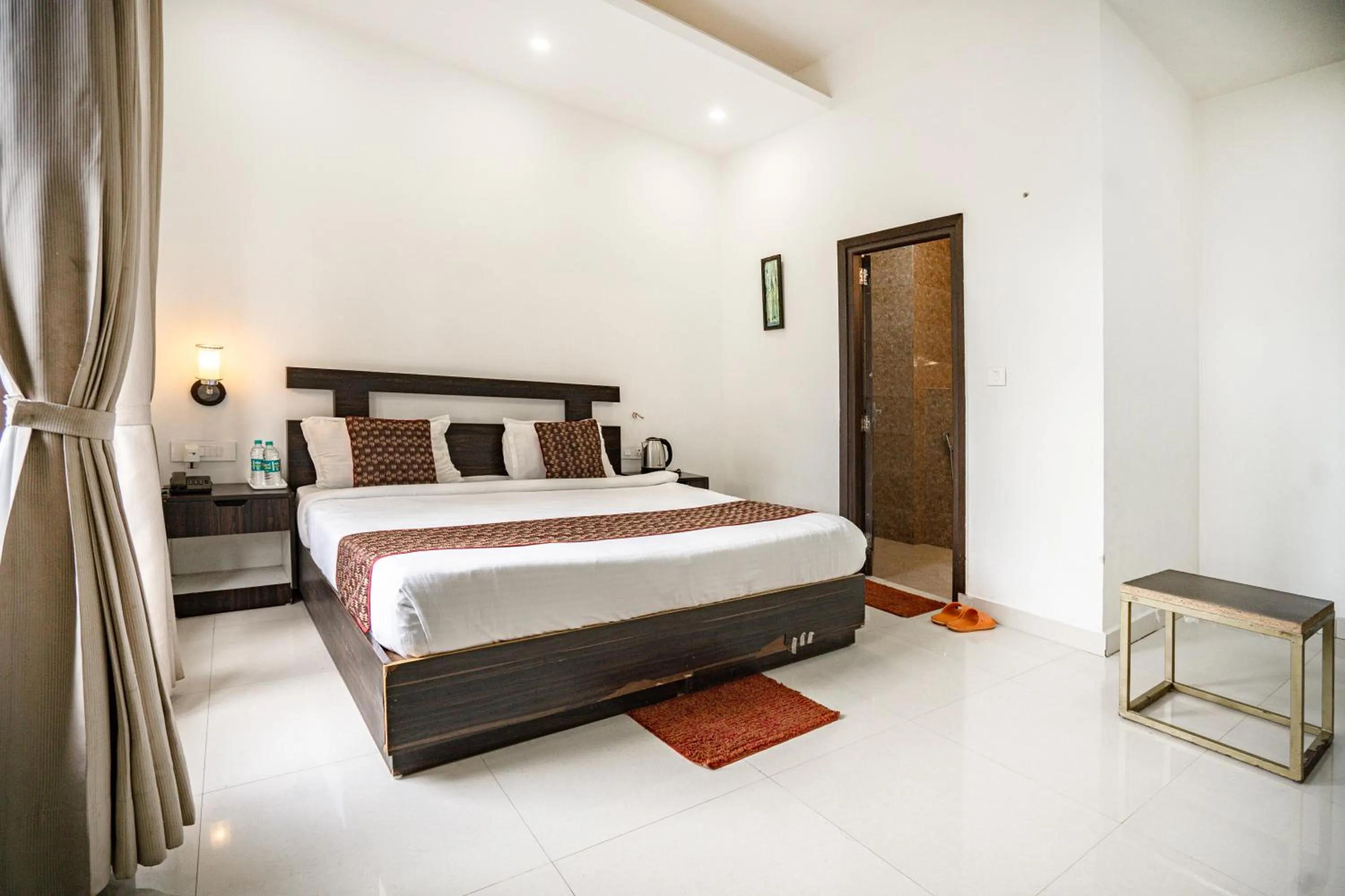 Bed in The Golden Sunrise Hotel