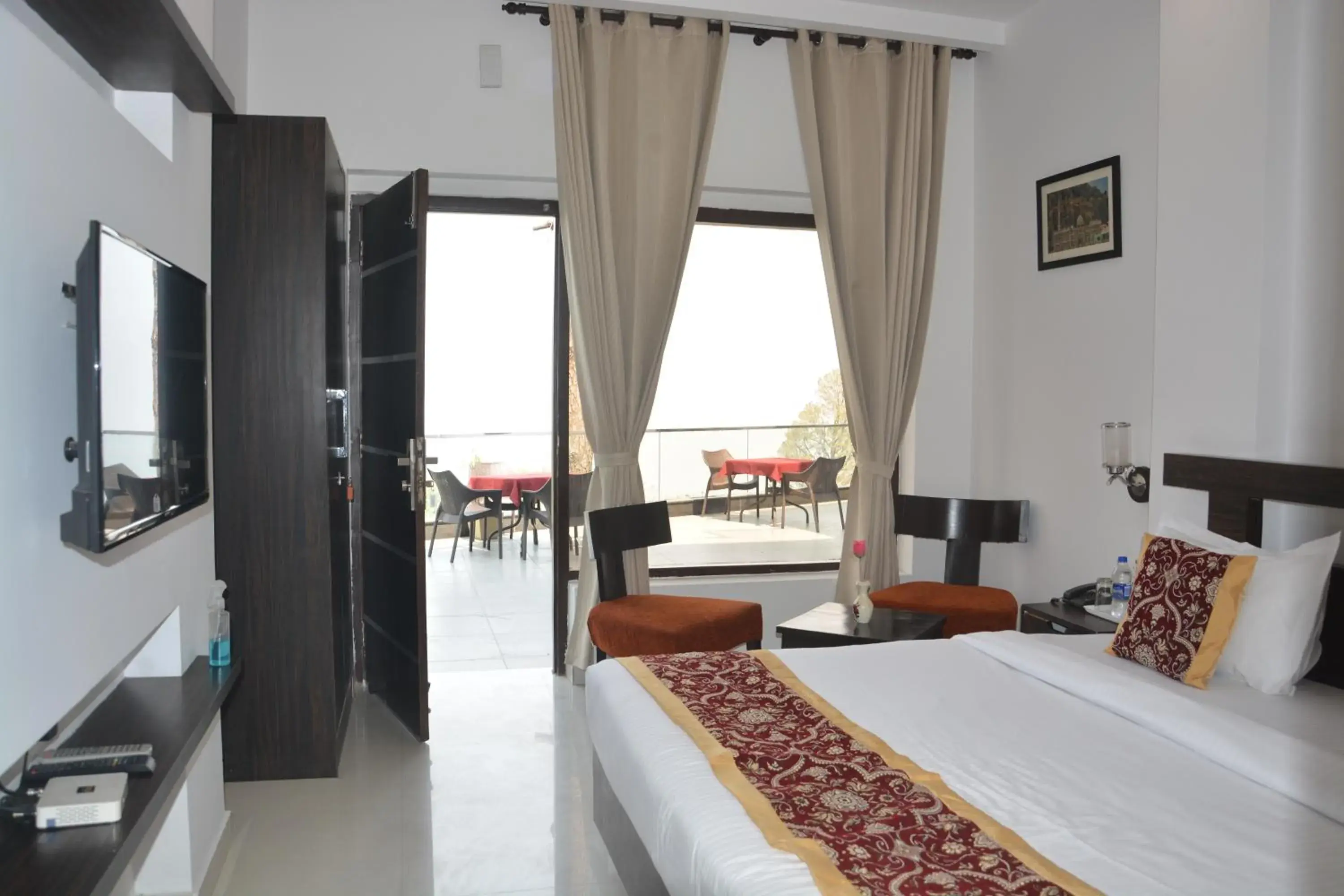 Double Room with Mountain View in The Golden Sunrise Hotel Double Room with Mountain View in The Golden Sunrise Hotel