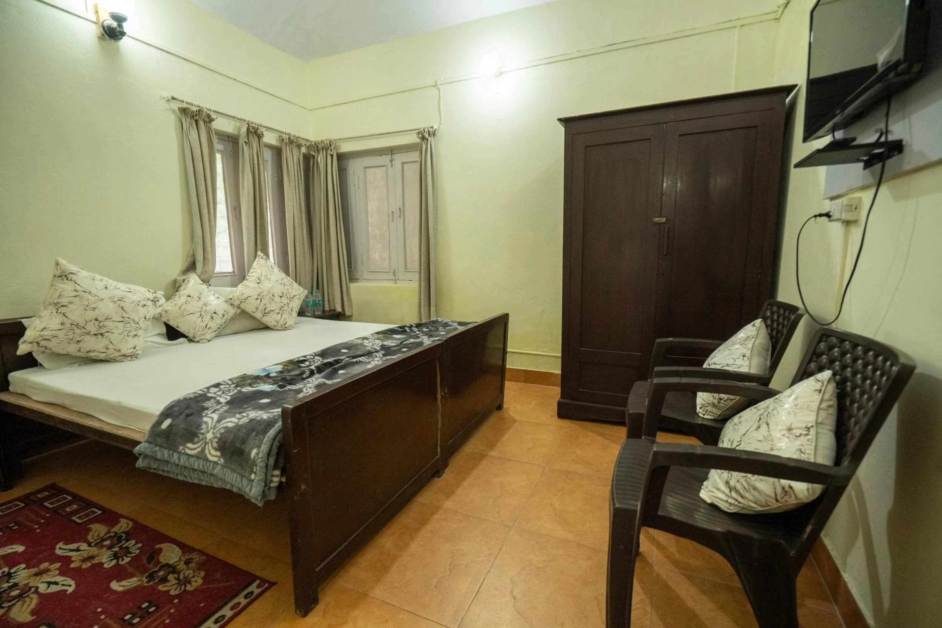 Bedroom, Bed in The Golden Sunrise Hotel