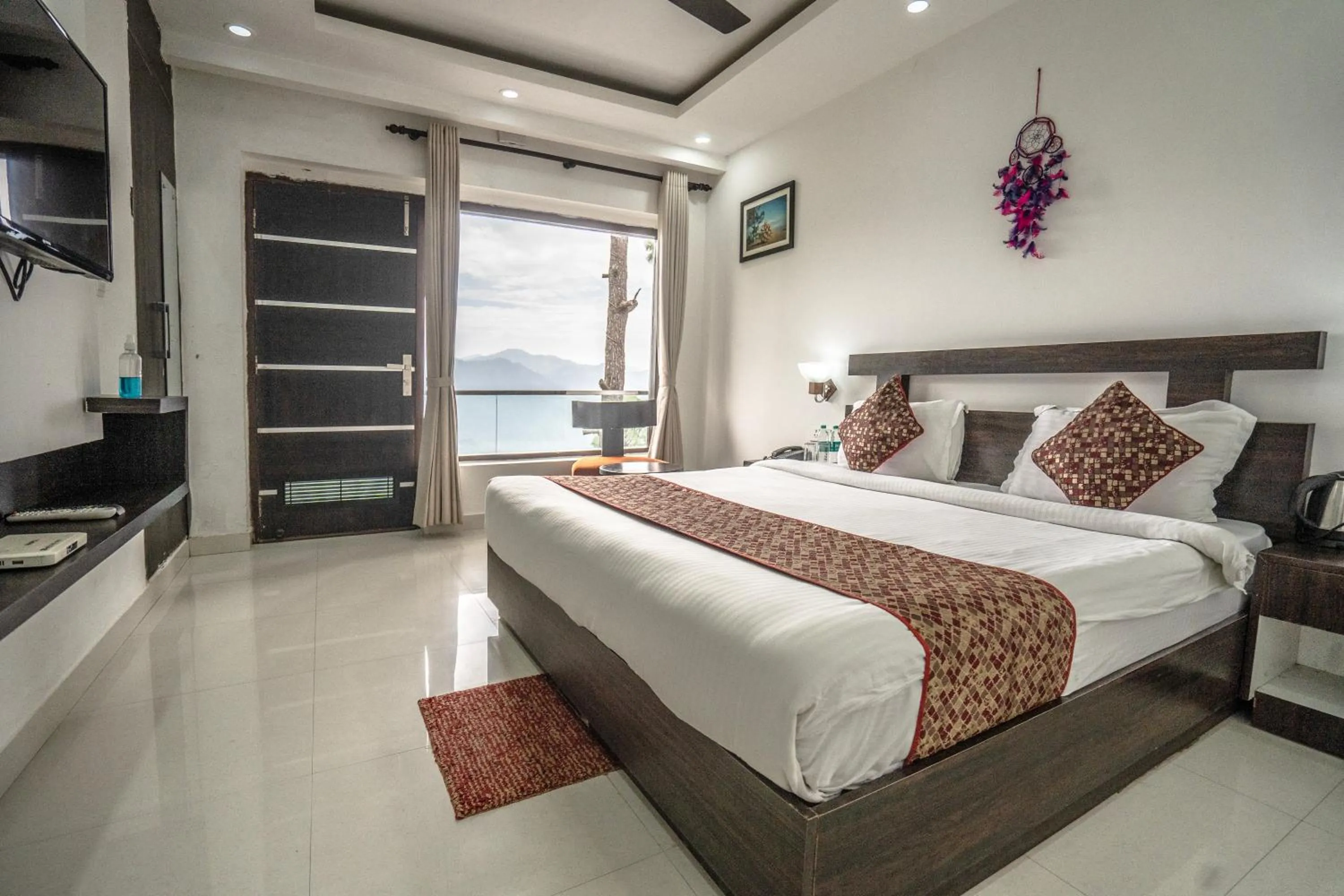 Bed in The Golden Sunrise Hotel