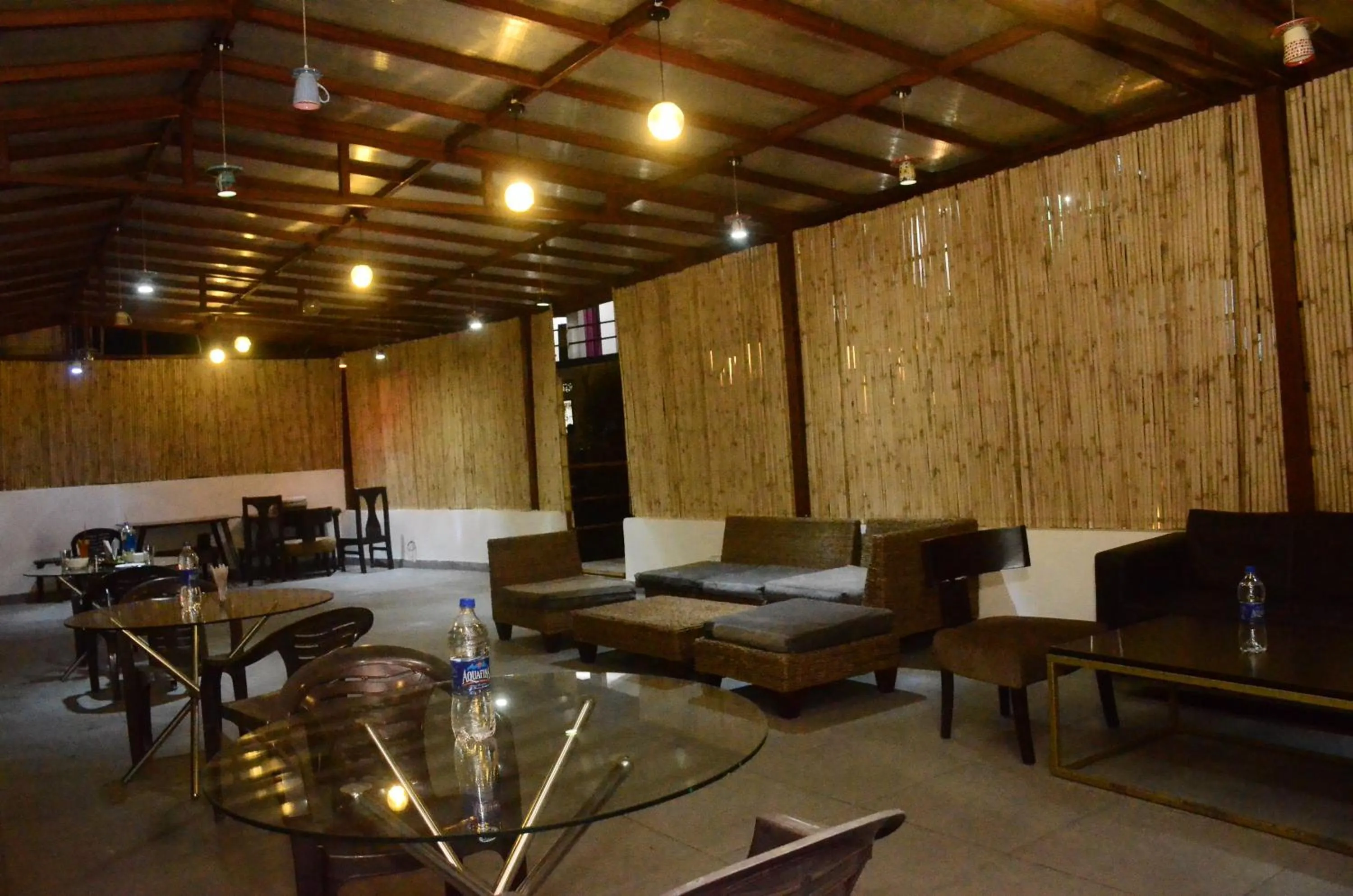 Restaurant/places to eat in The Golden Sunrise Hotel