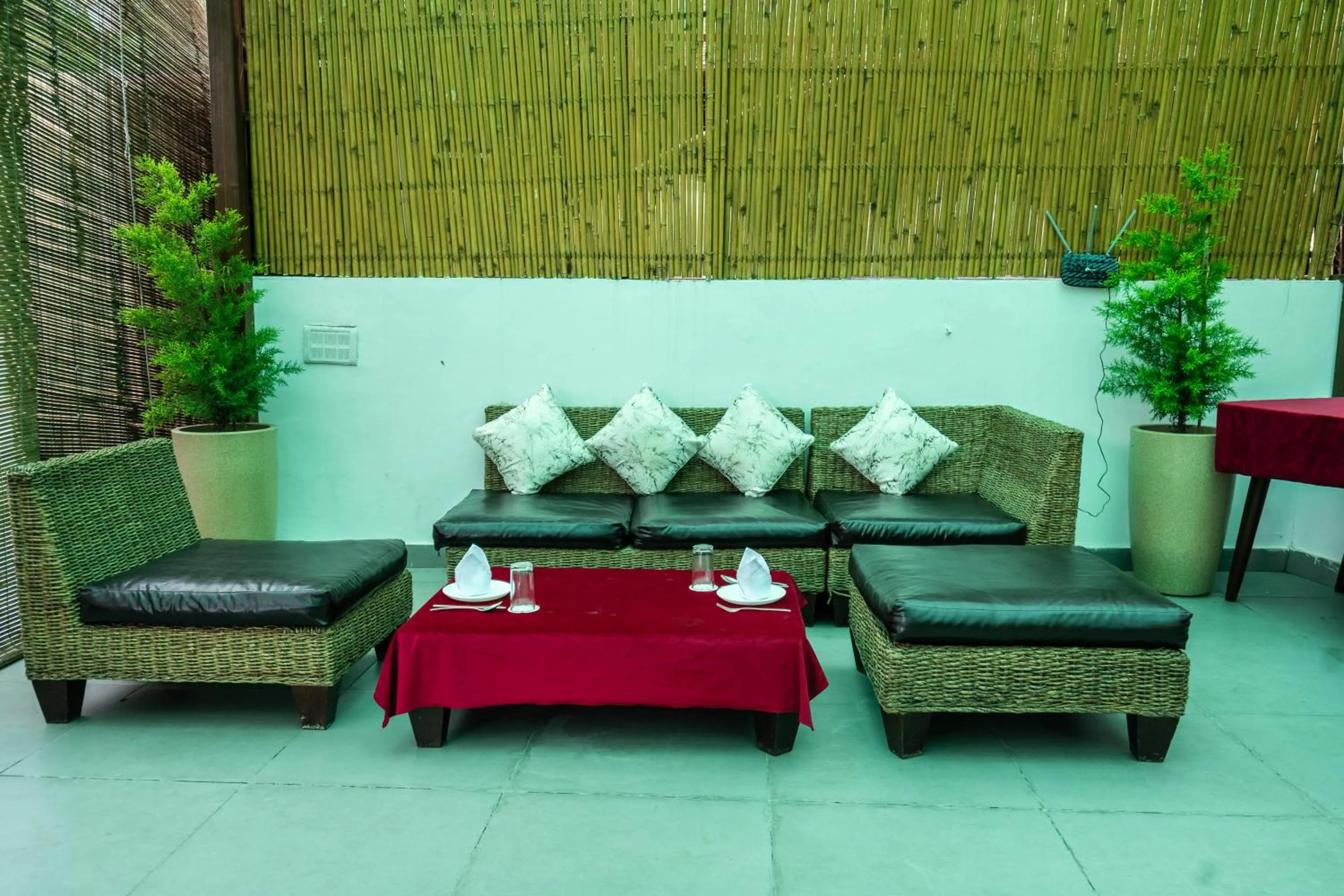 Restaurant/places to eat in The Golden Sunrise Hotel