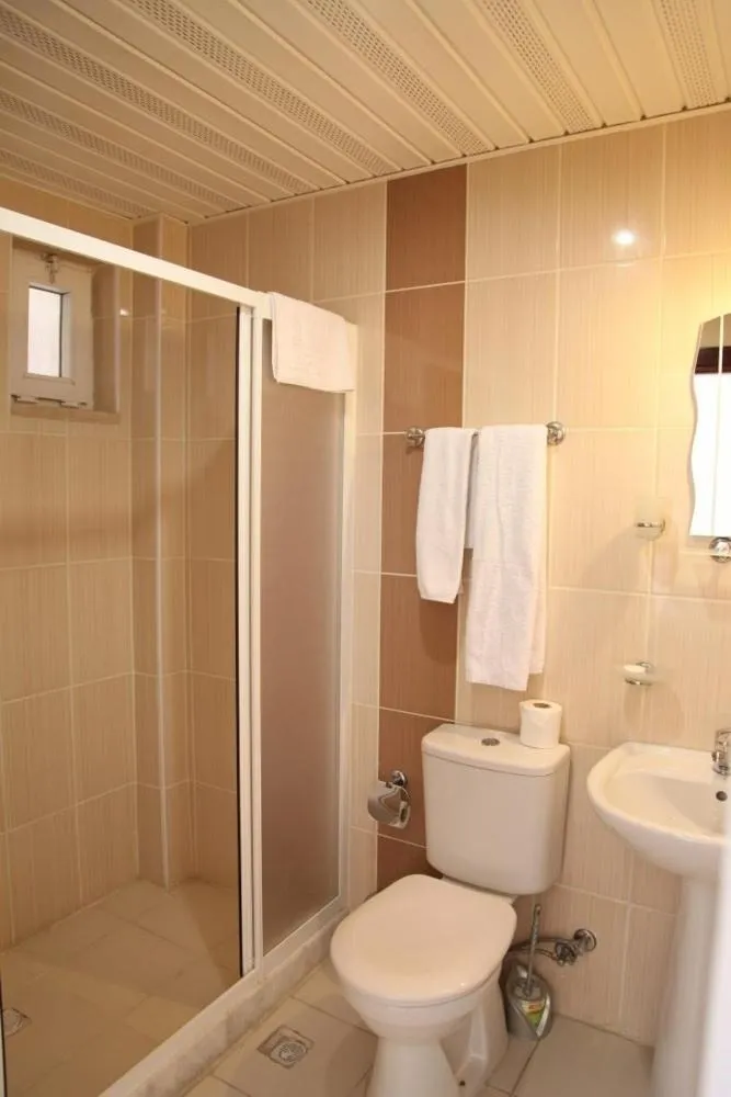 Shower in Hattuşirin Hotel
