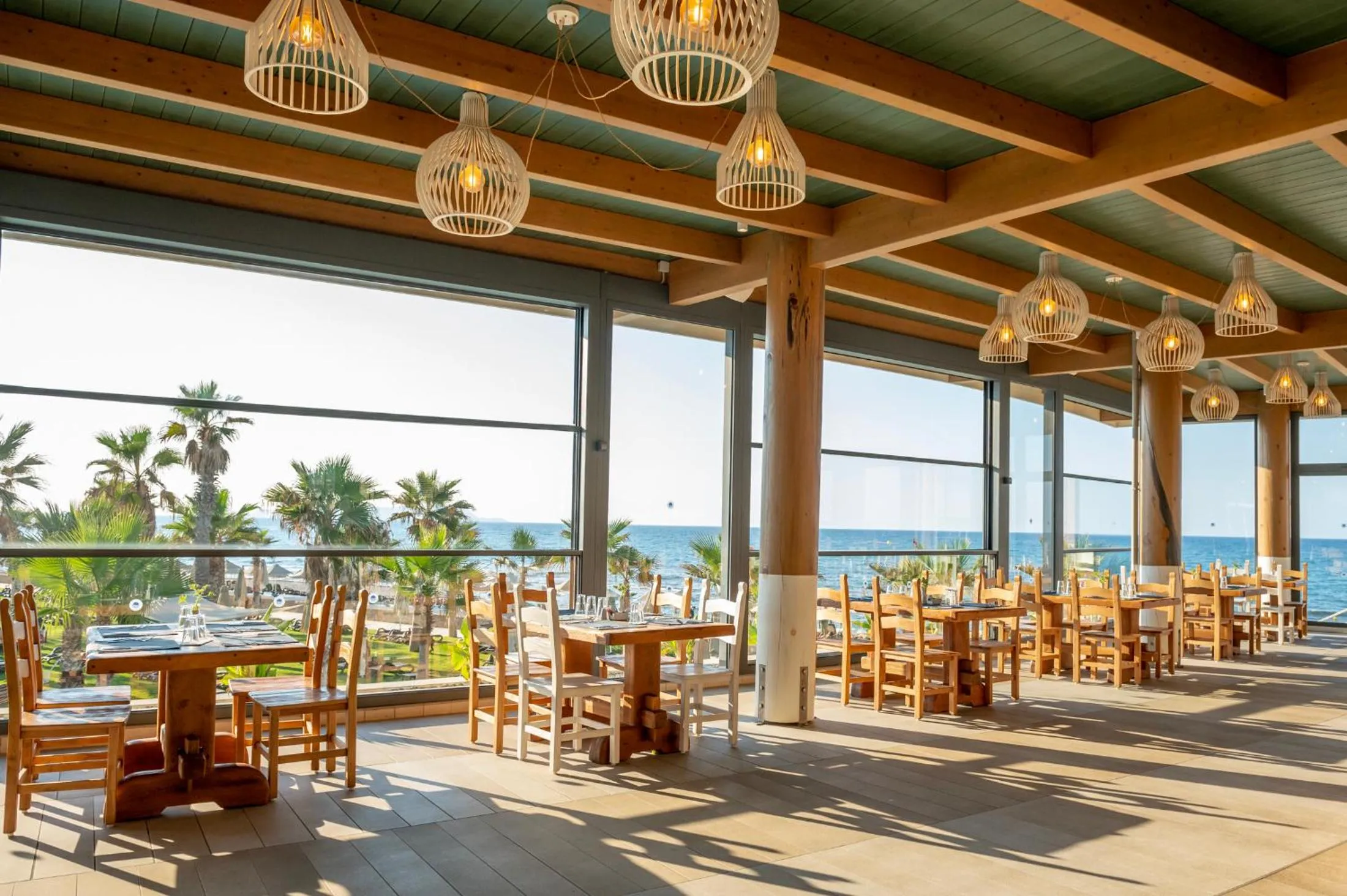 Restaurant/places to eat in Lyttos Mare
