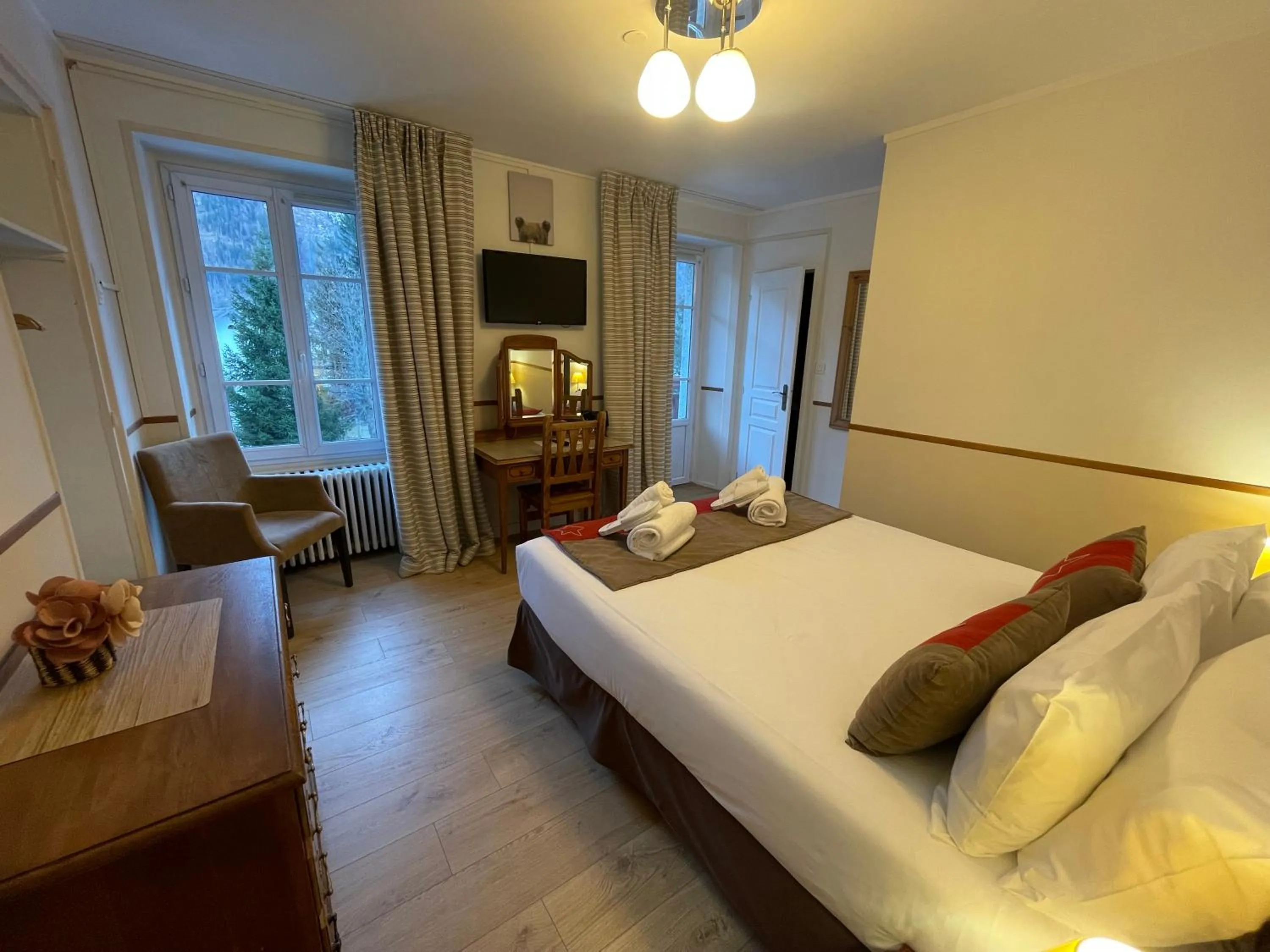 Bedroom, Bed in Chalet Hôtel La Sapinière