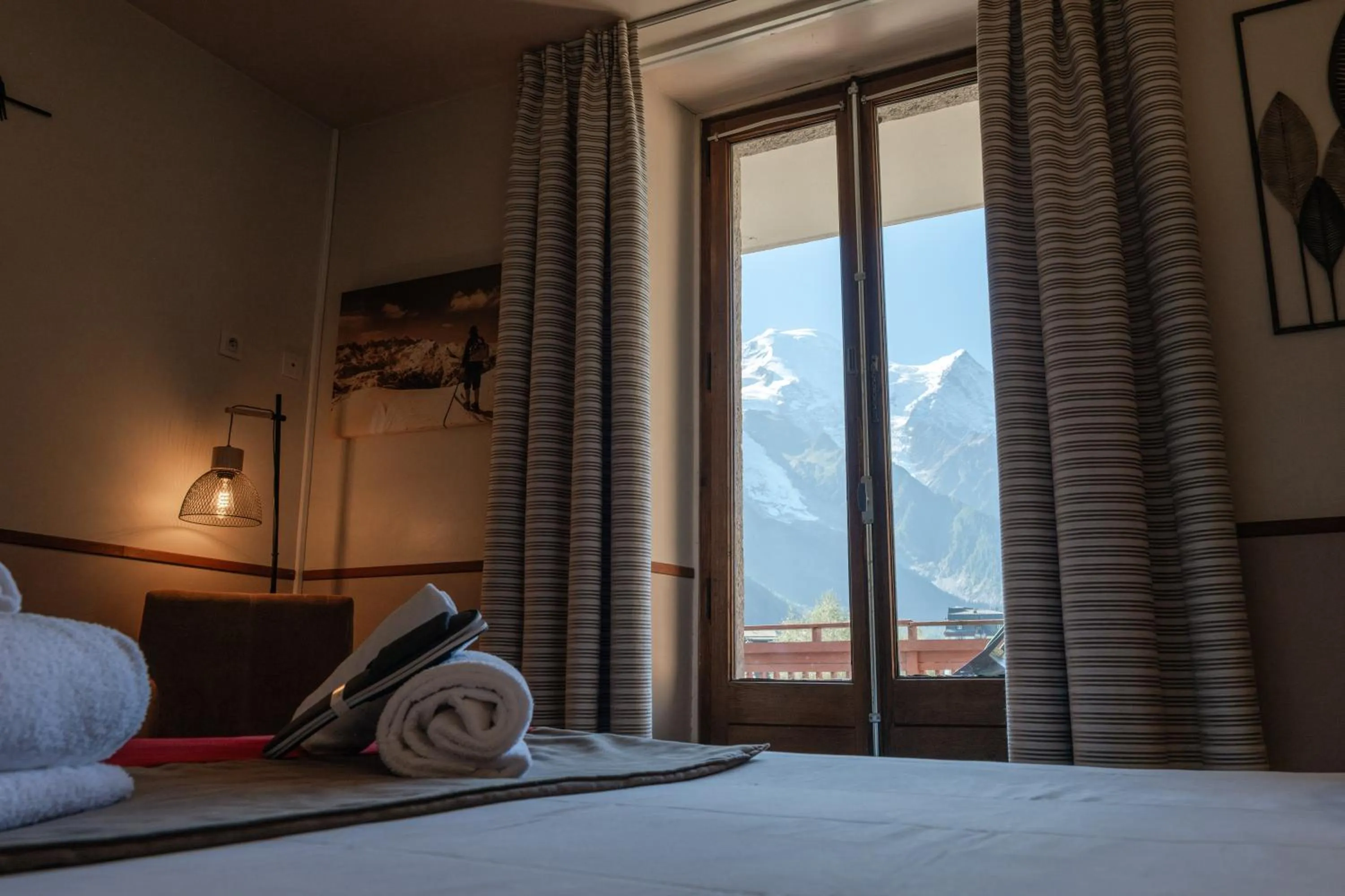 View (from property/room), Bed in Chalet Hôtel La Sapinière