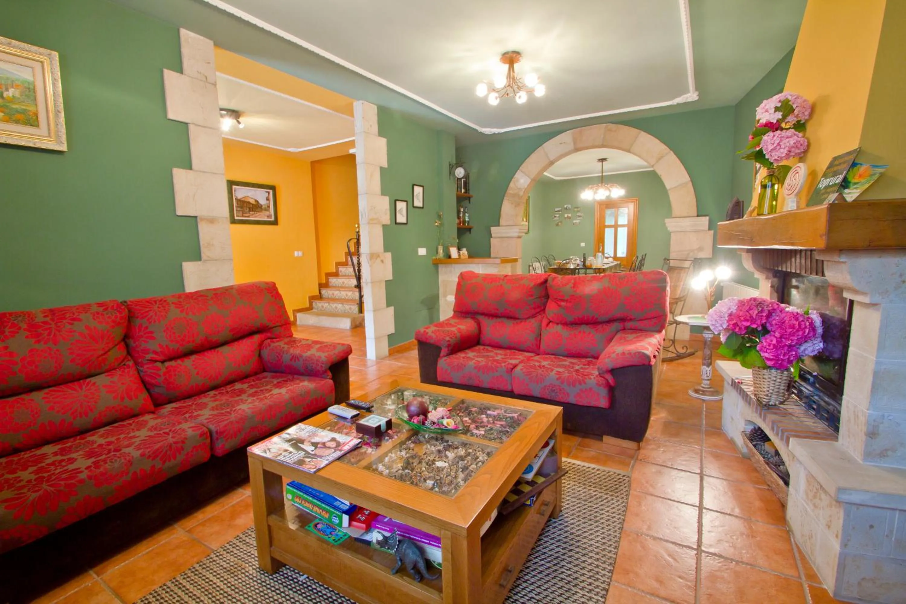 Communal lounge/ TV room in Posada de Villacarriedo