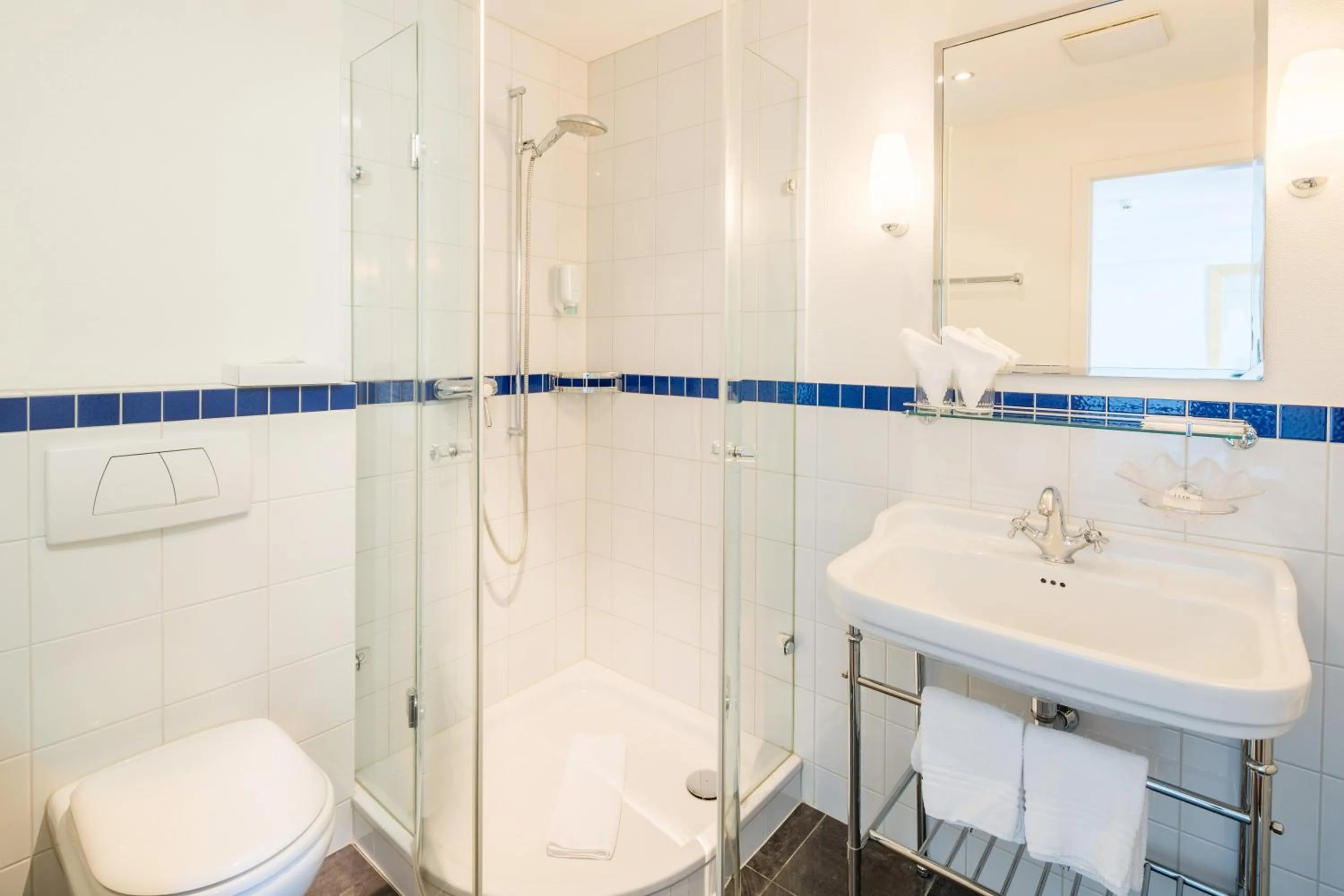 Photo of the whole room in Seehotel Gotthard