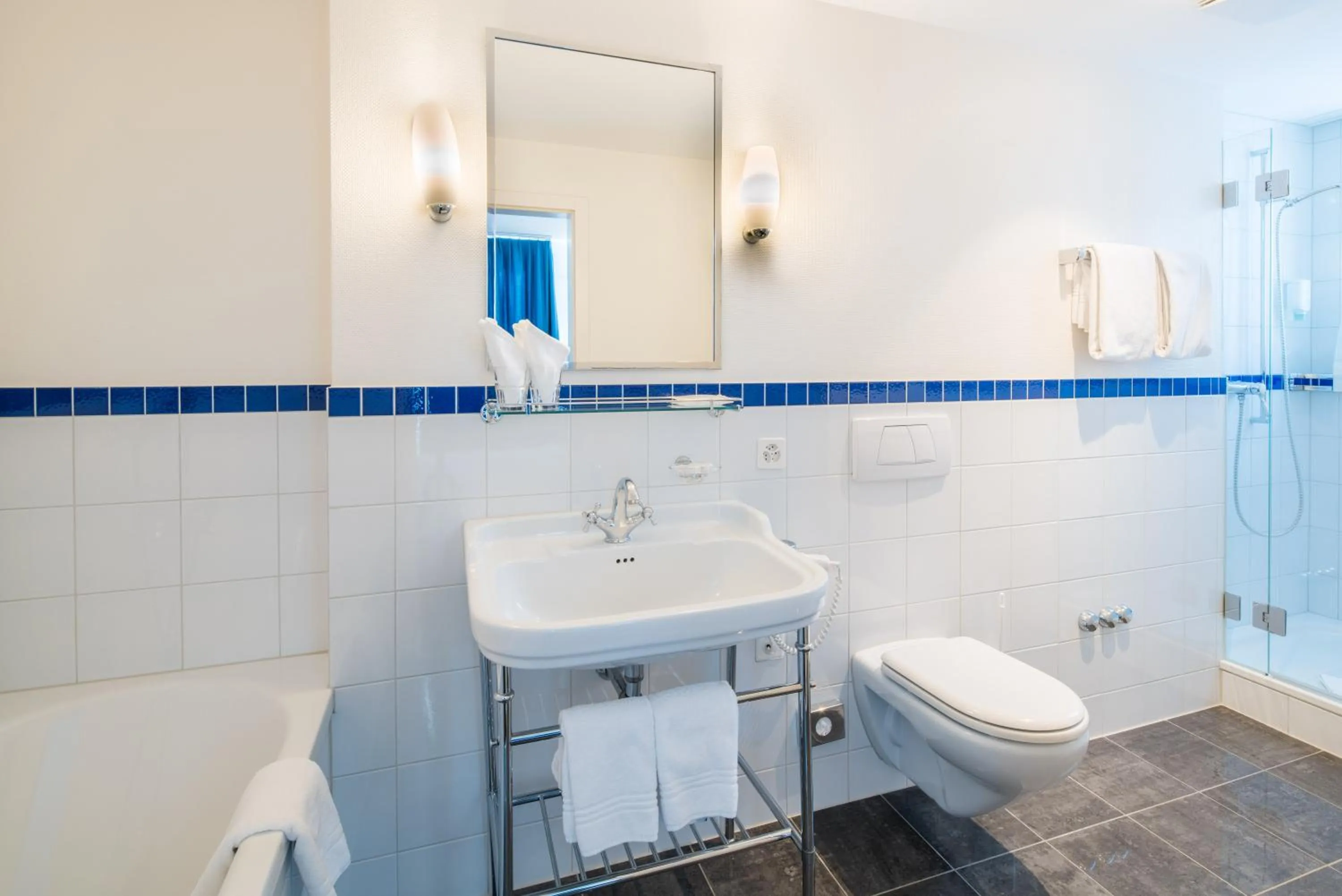 Photo of the whole room in Seehotel Gotthard