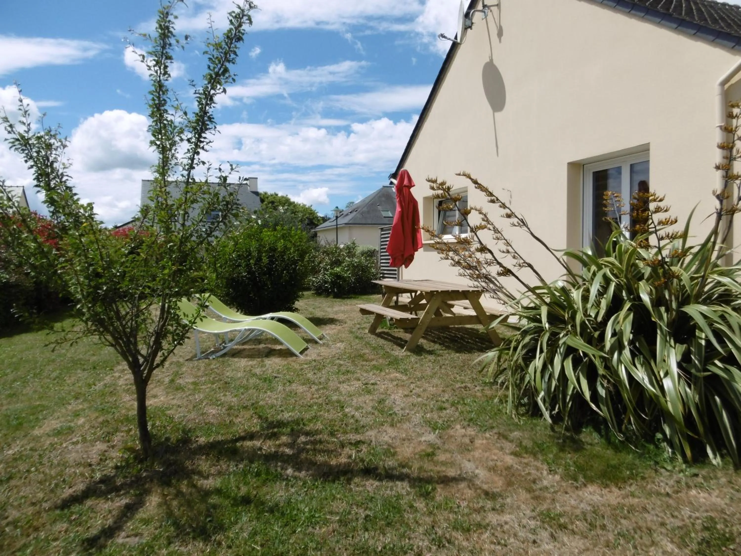 Garden view in Chambre d'Hôtes La Marie Pierre