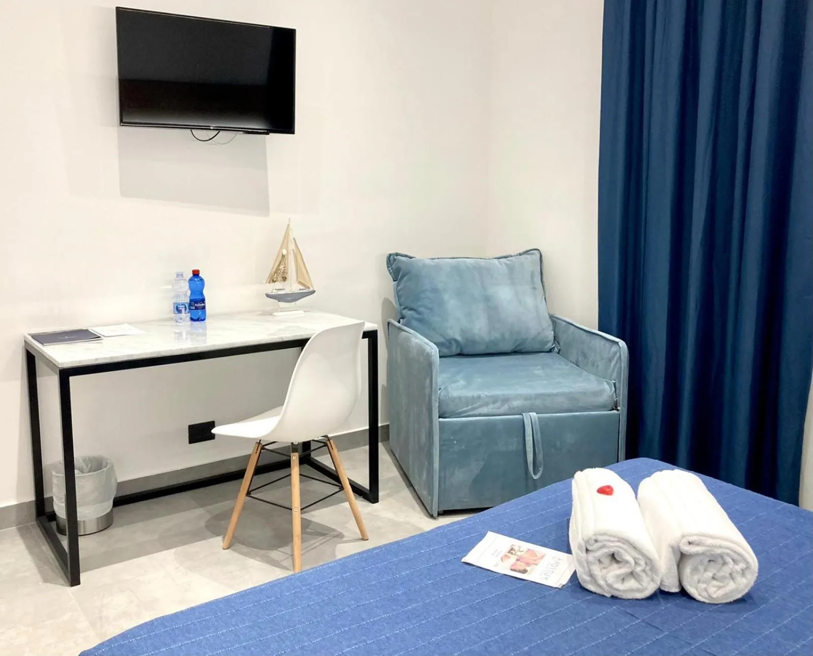 Bedroom, Bed in Hotel Portum