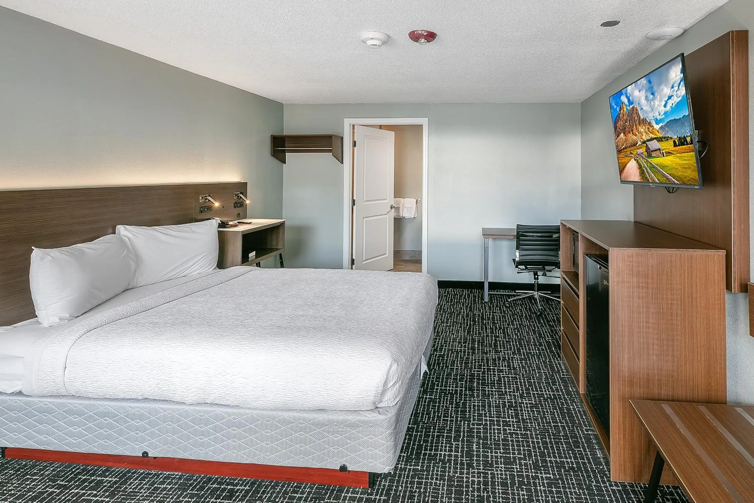 Bed in Gatlinburg Mountain Inn Bed in Gatlinburg Mountain Inn