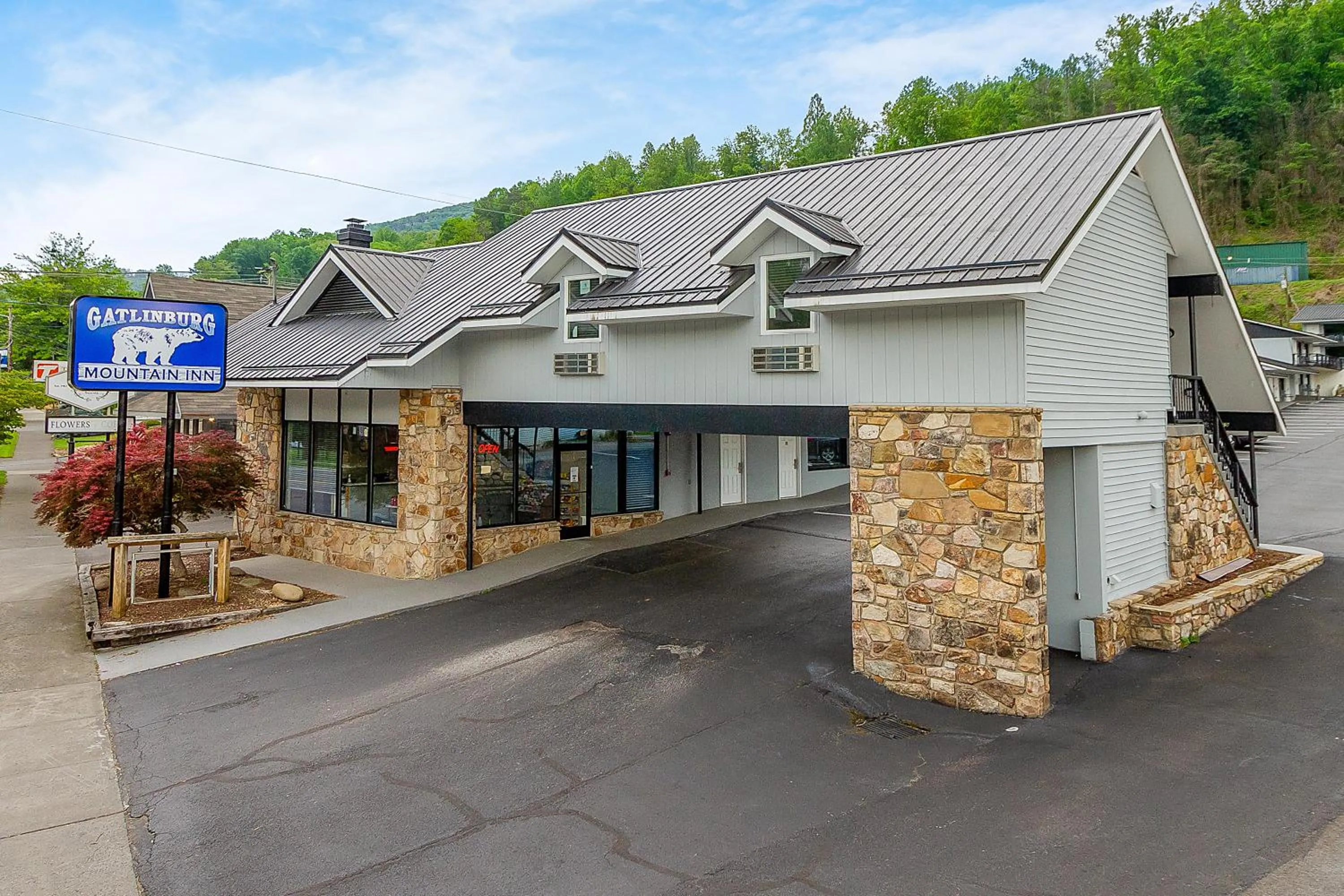 Property building in Gatlinburg Mountain Inn