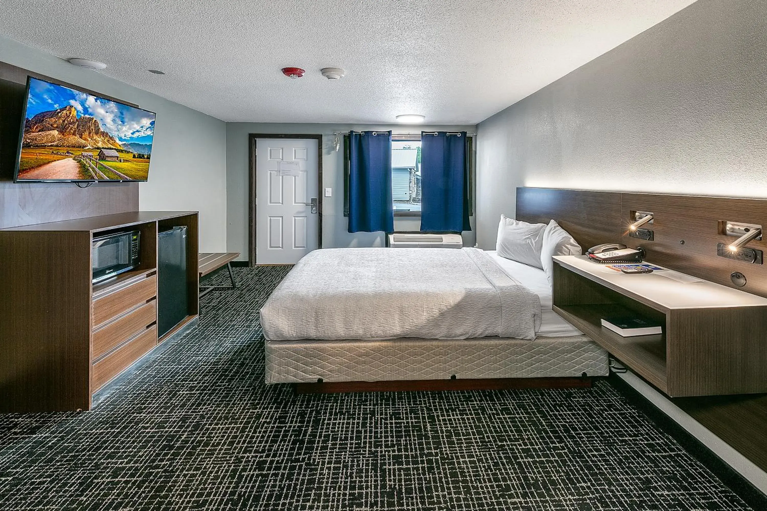 Bed in Gatlinburg Mountain Inn Bed in Gatlinburg Mountain Inn