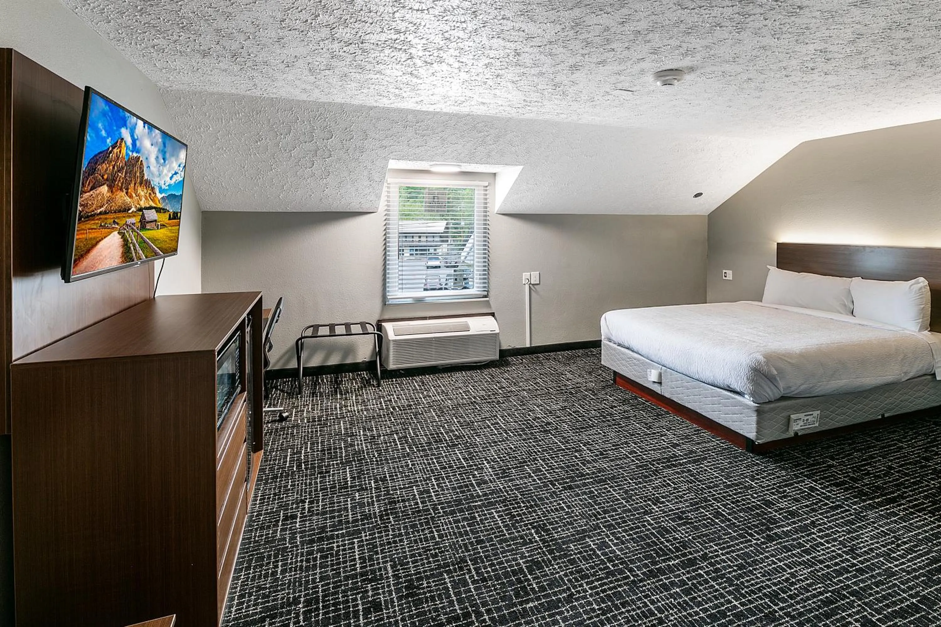 Bed in Gatlinburg Mountain Inn