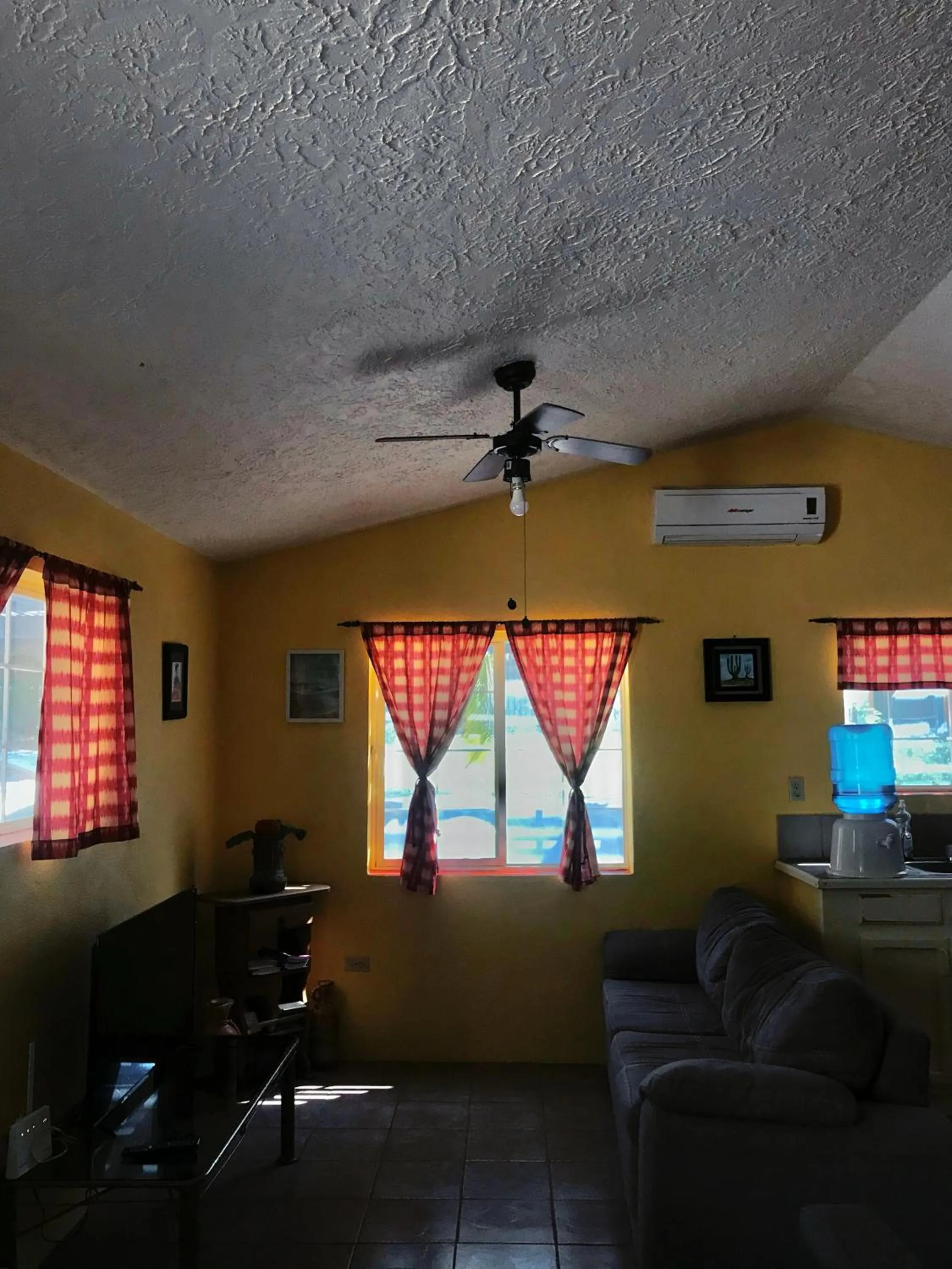 Communal lounge/ TV room in Coco Cabanas Loreto