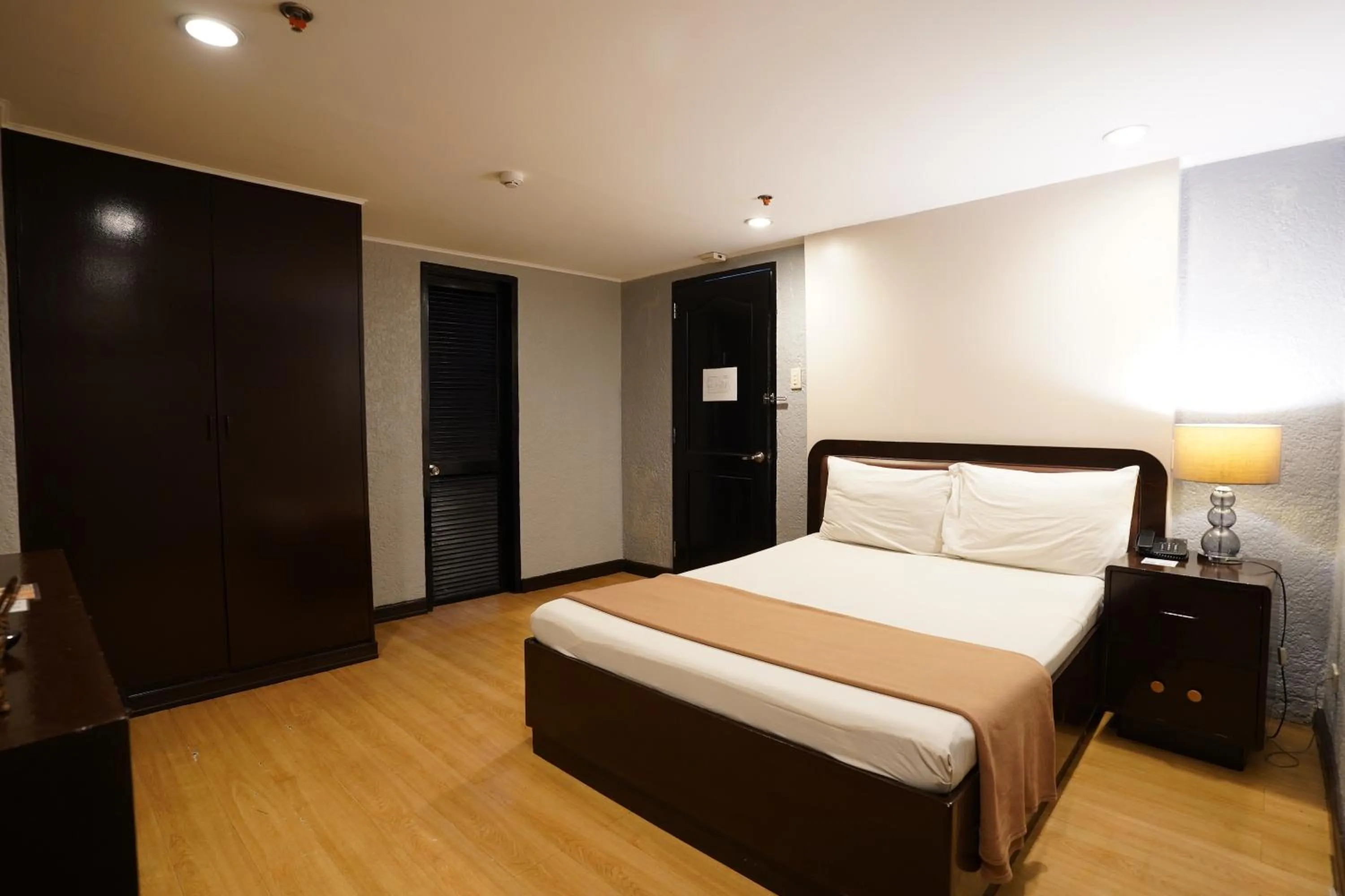 Photo of the whole room, Bed in Arzo Hotel Manila