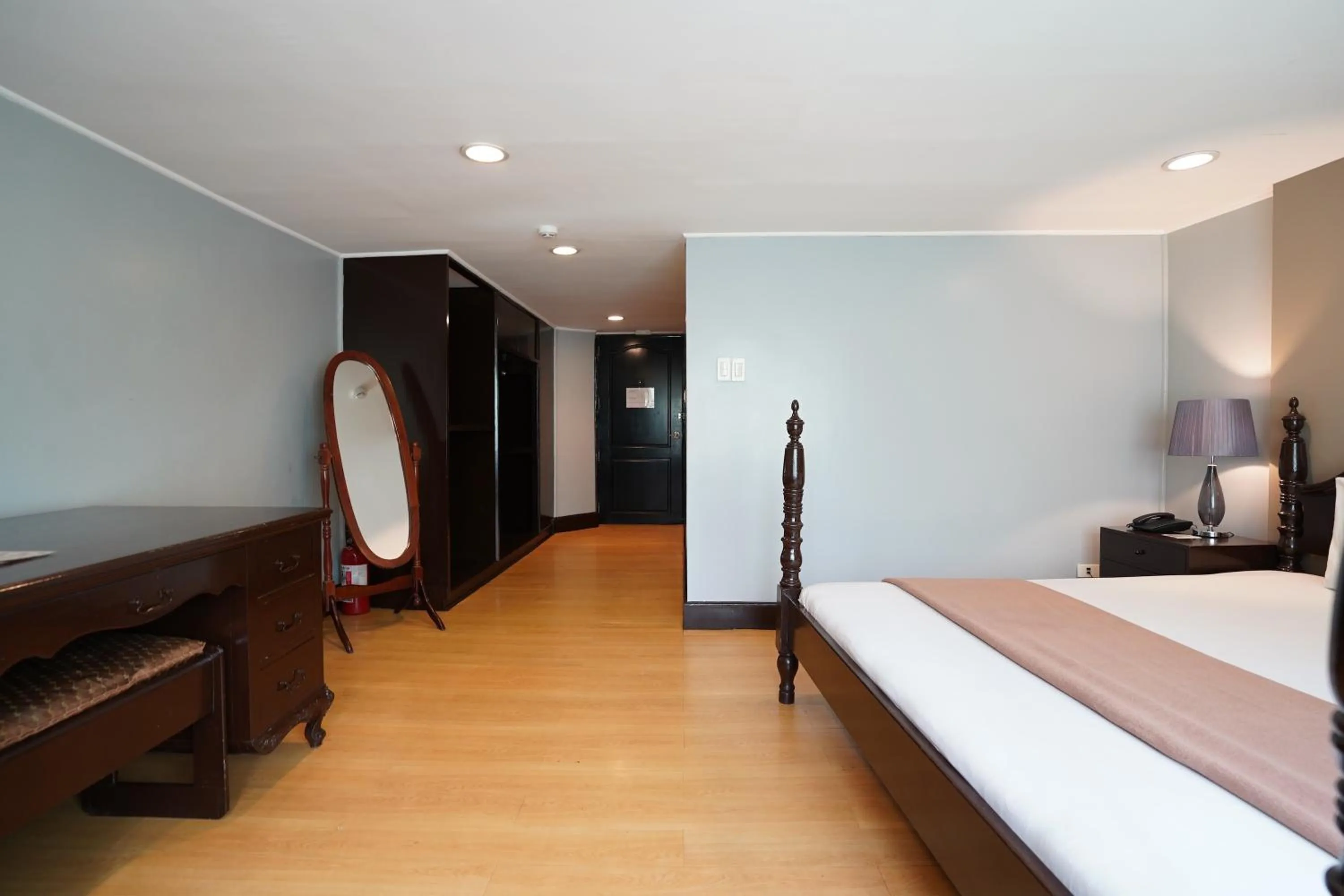 Photo of the whole room, Bed in Arzo Hotel Manila