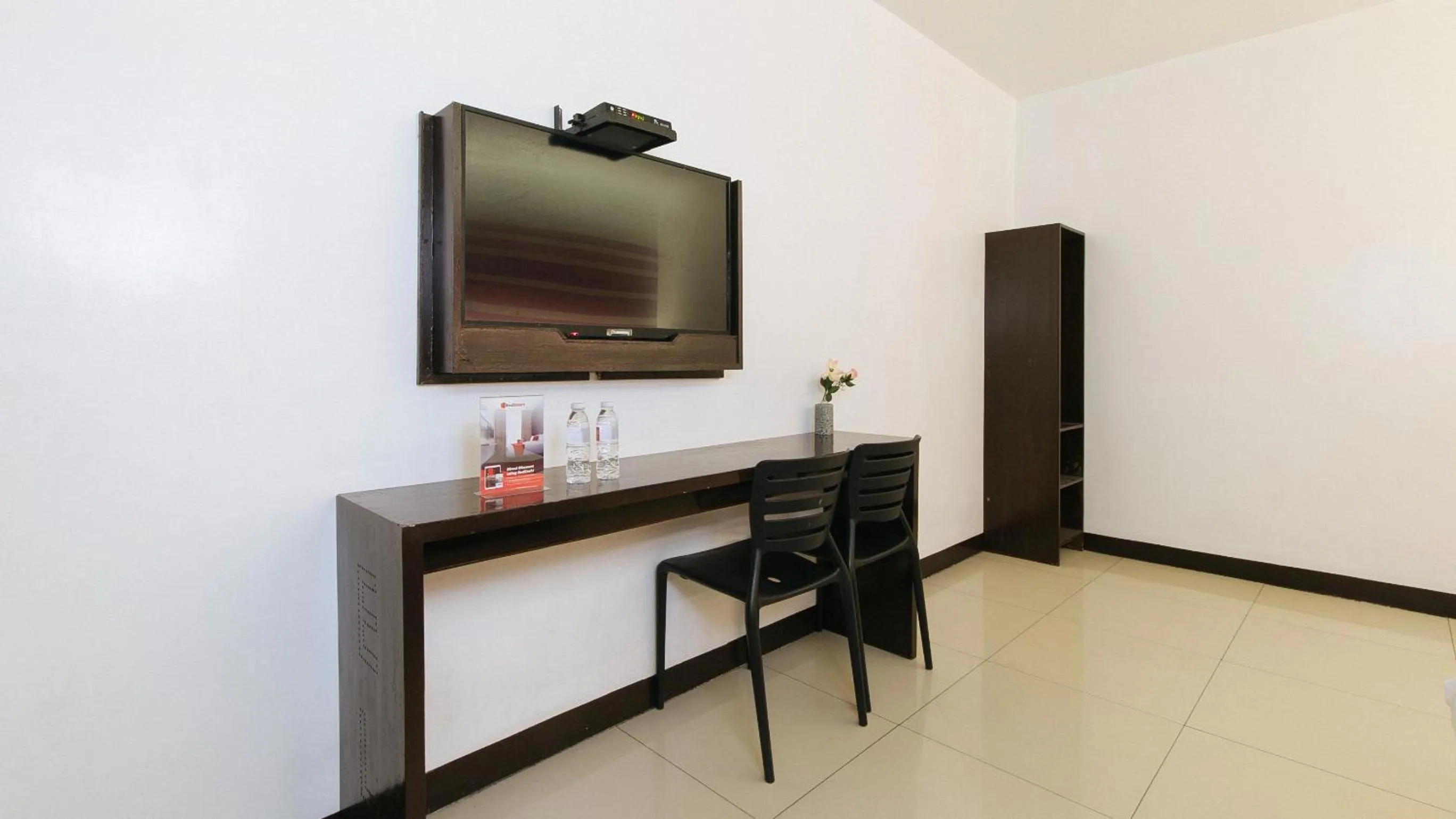 Bedroom in RedDoorz @ EL Highway Hotel Bulacan