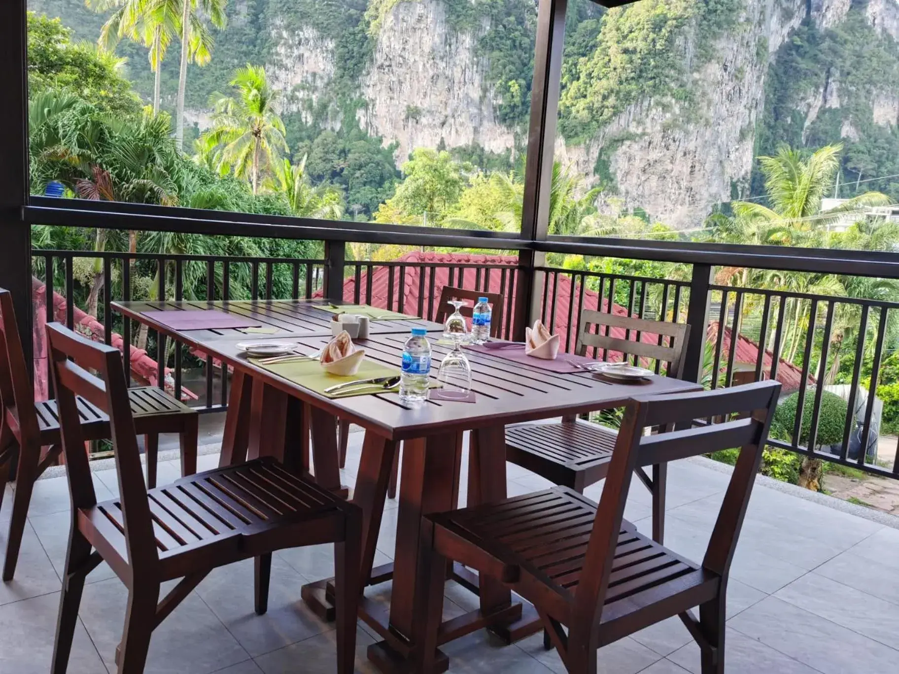 Restaurant/places to eat in The Cliff Elegance Resort Restaurant/places to eat in The Cliff Elegance Resort