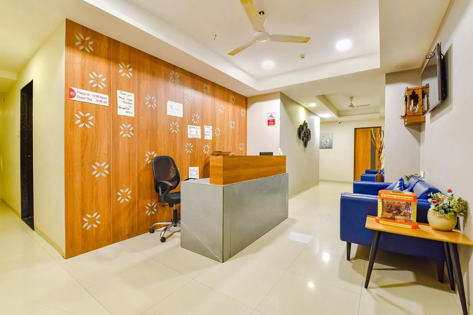 Lobby or reception in FabHotel Happinex