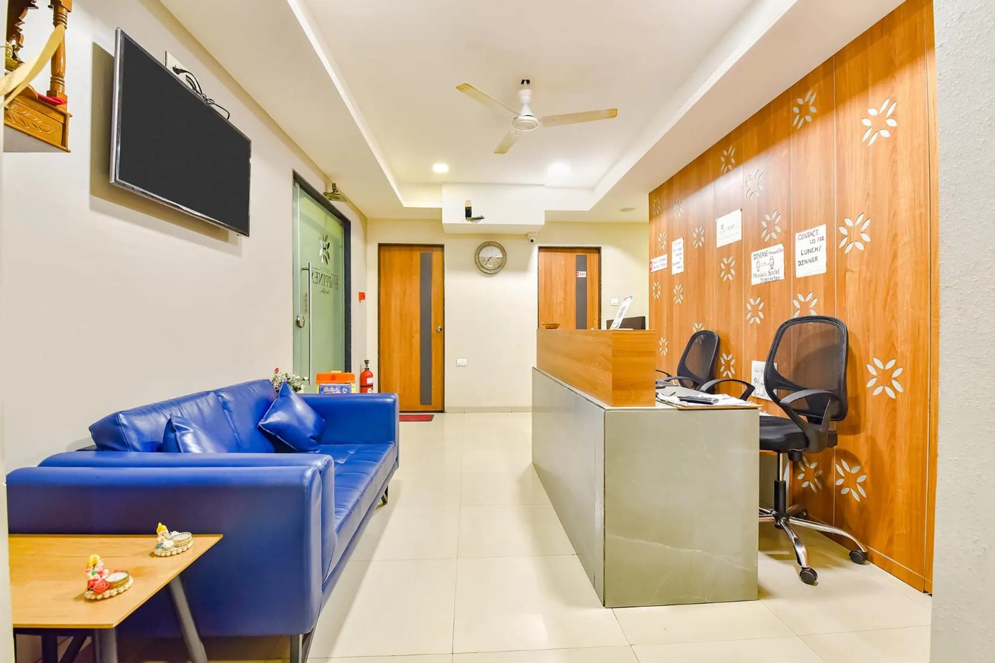 Lobby or reception in FabHotel Happinex