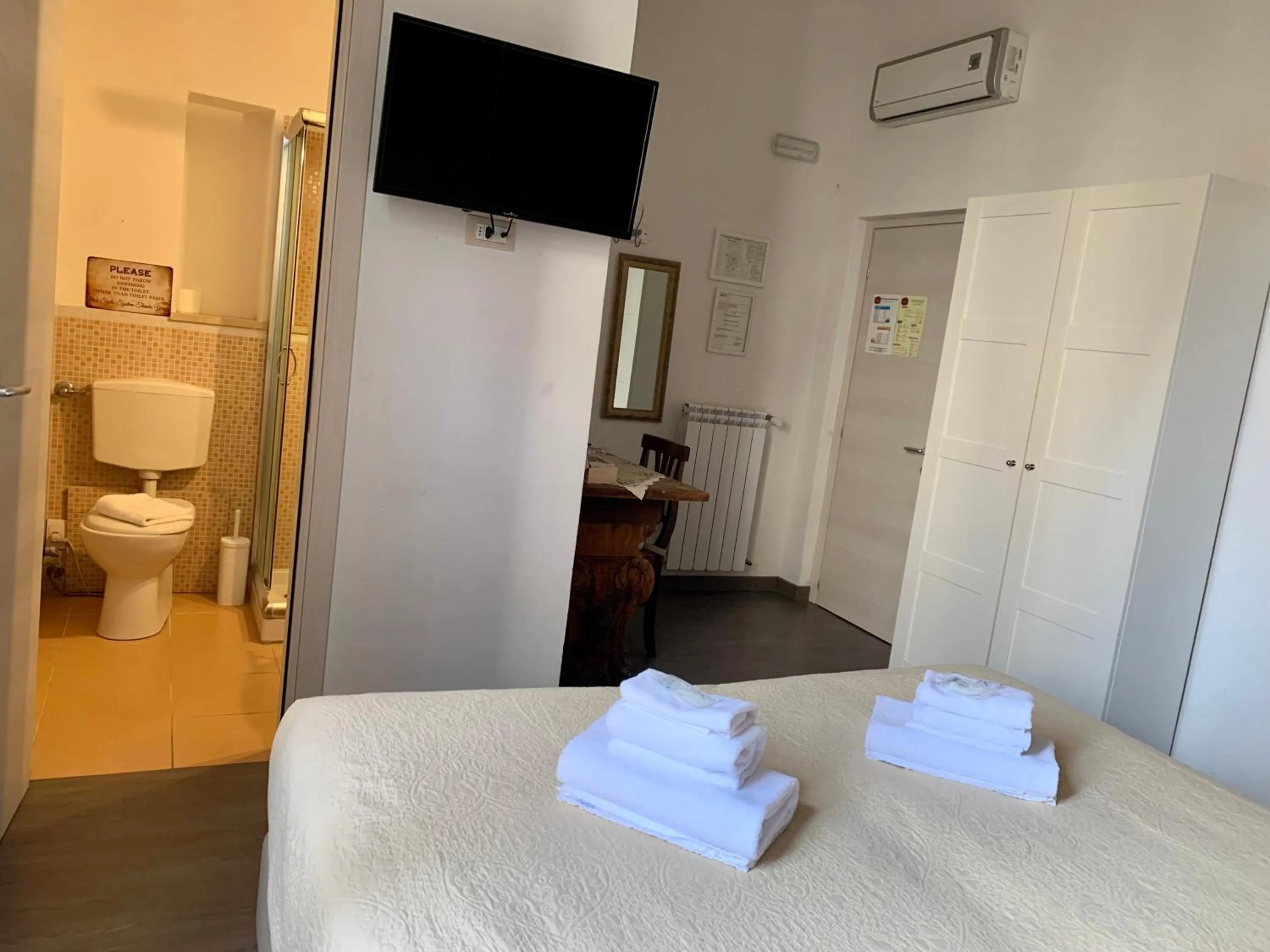 TV and multimedia, Bed in Guest House Casa Vicenza