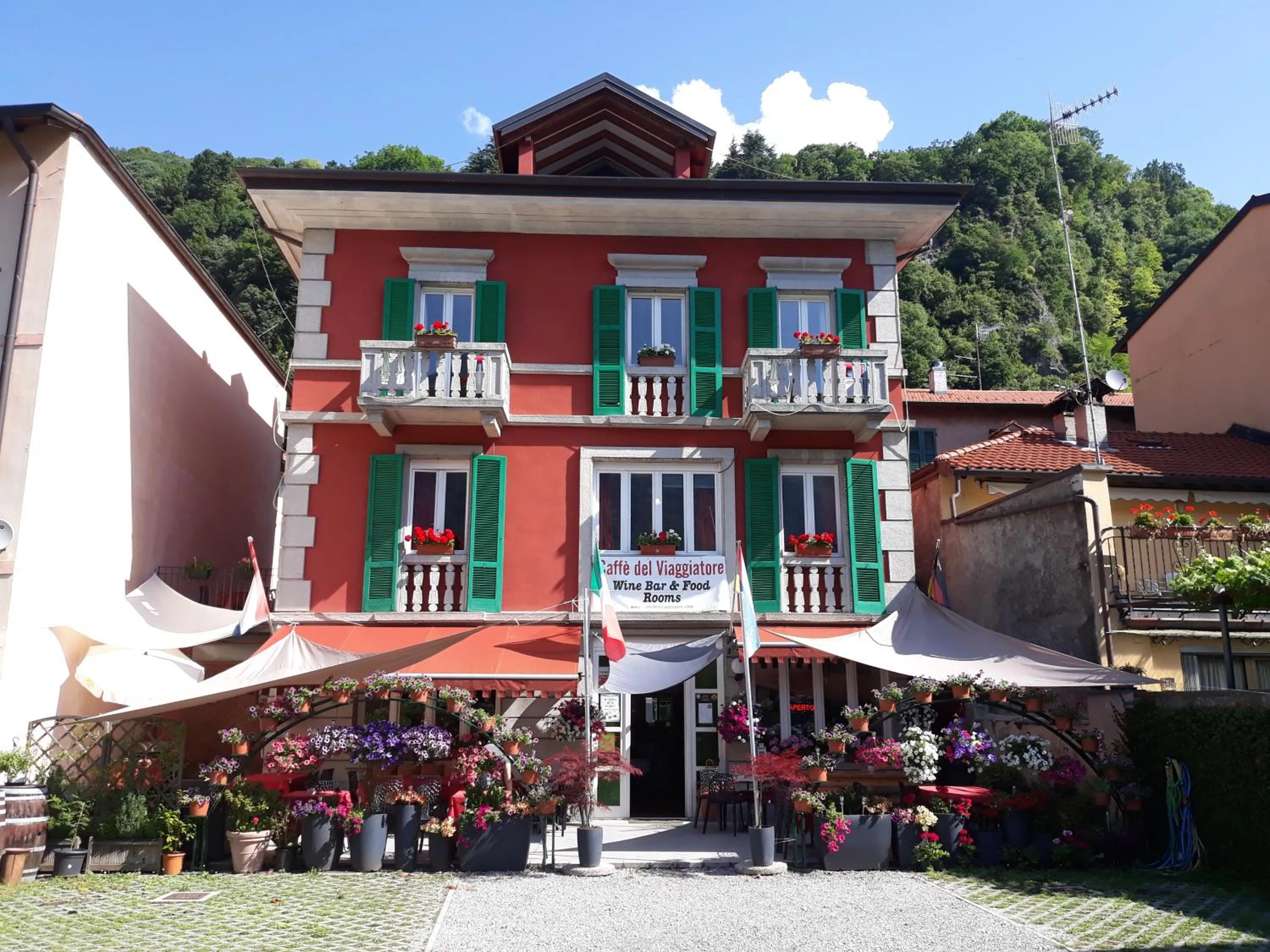 Property building in Caffè del Viaggiatore