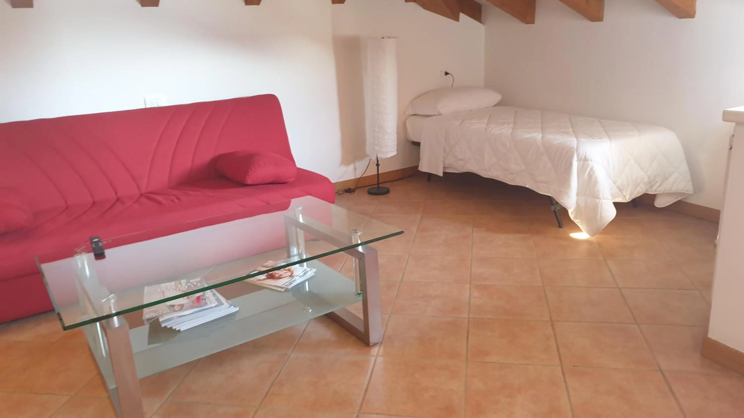 Seating area, Bed in Caffè del Viaggiatore