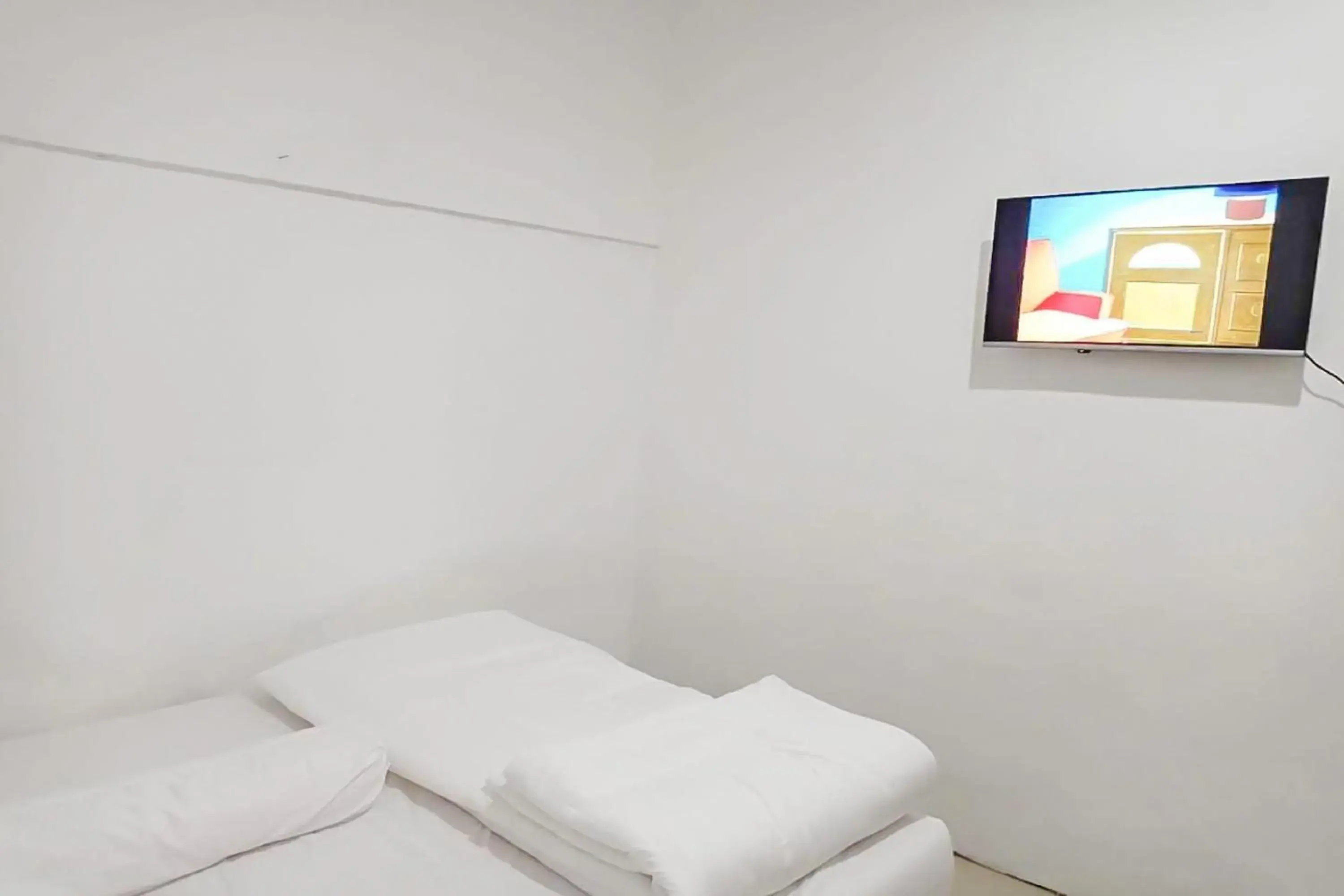 Bed in Agnes Residence near Blok M Mitra RedDoorz Bed in Agnes Residence near Blok M Mitra RedDoorz