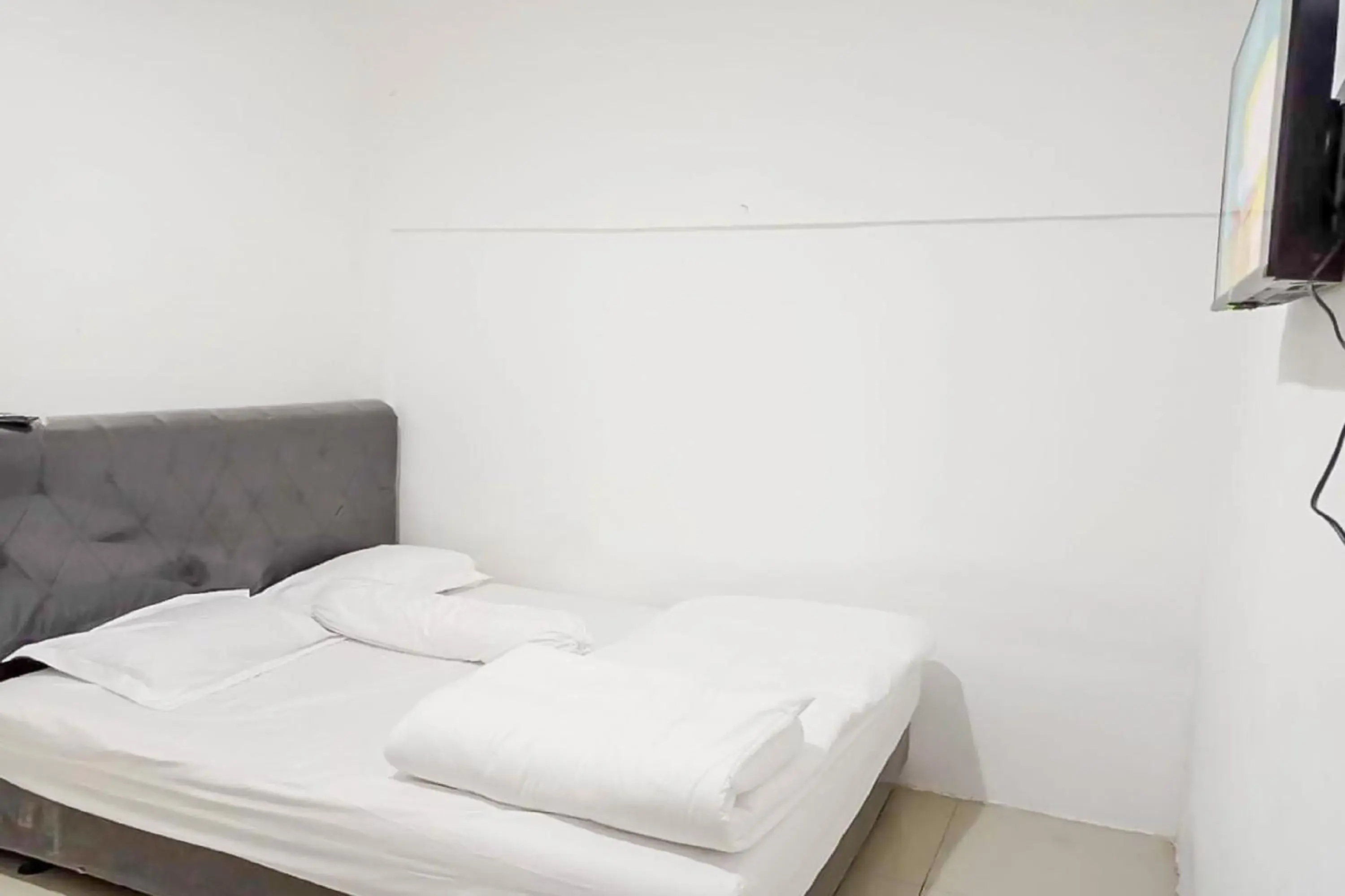 Bed in Agnes Residence near Blok M Mitra RedDoorz Bed in Agnes Residence near Blok M Mitra RedDoorz