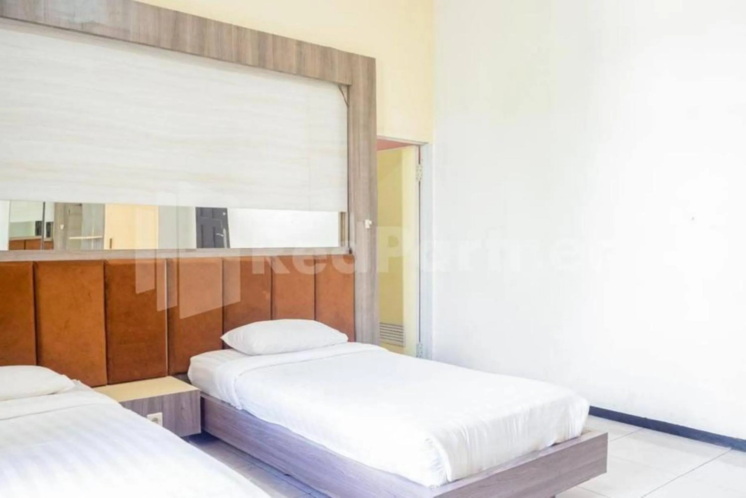 Bed in My Hommy Homestay Mitra RedDoorz