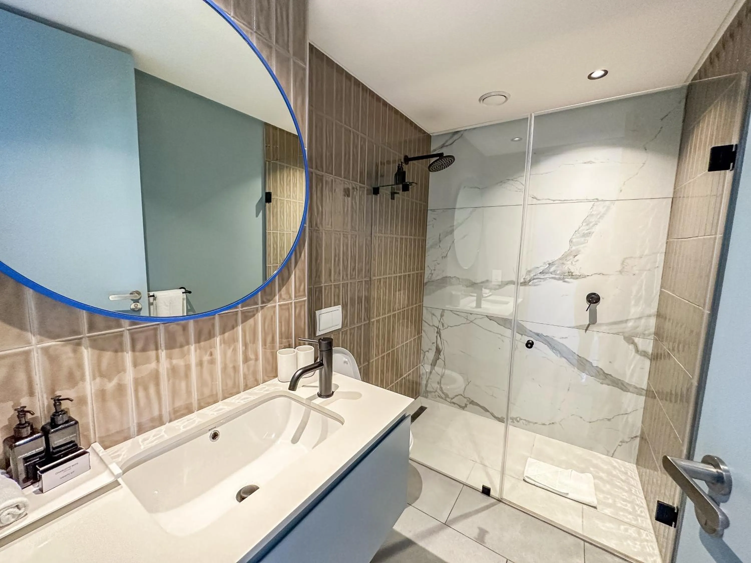 Bathroom in Home Suite Hotels De Waterkant