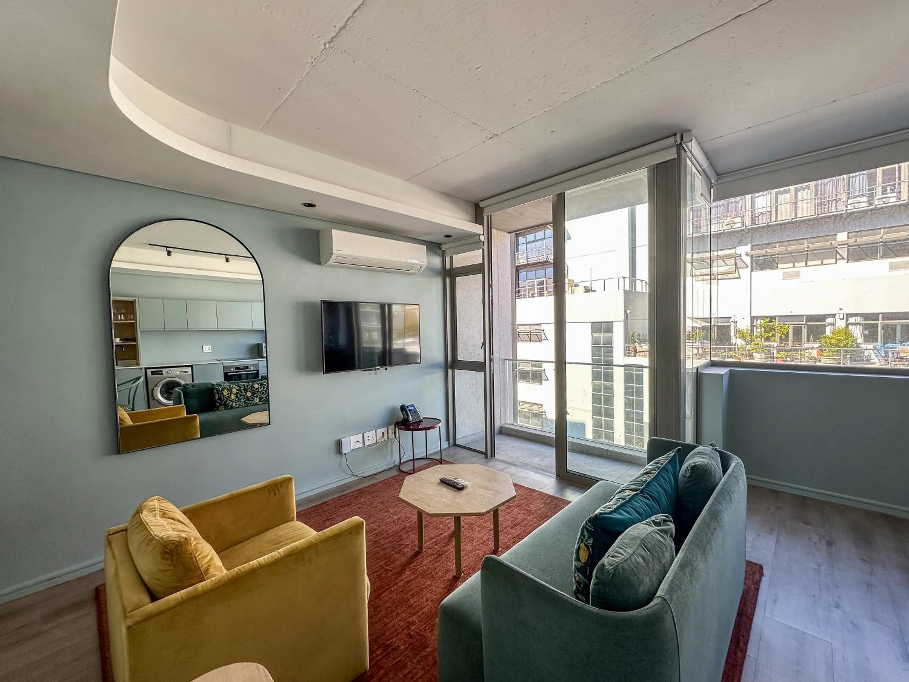 Photo of the whole room in Home Suite Hotels De Waterkant