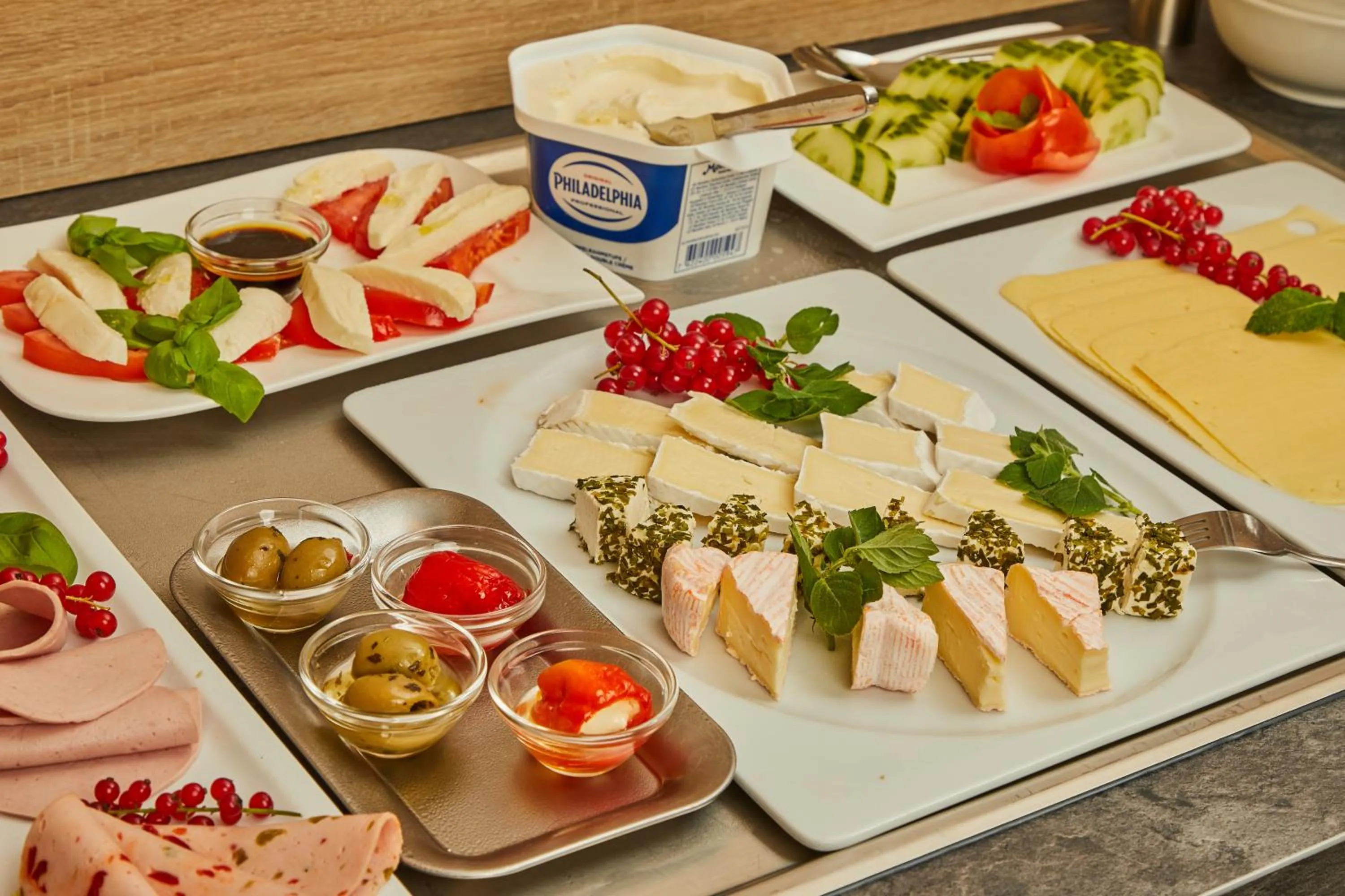 Breakfast in Hotel Filderland-Stuttgart Messe Airport - Free Parking