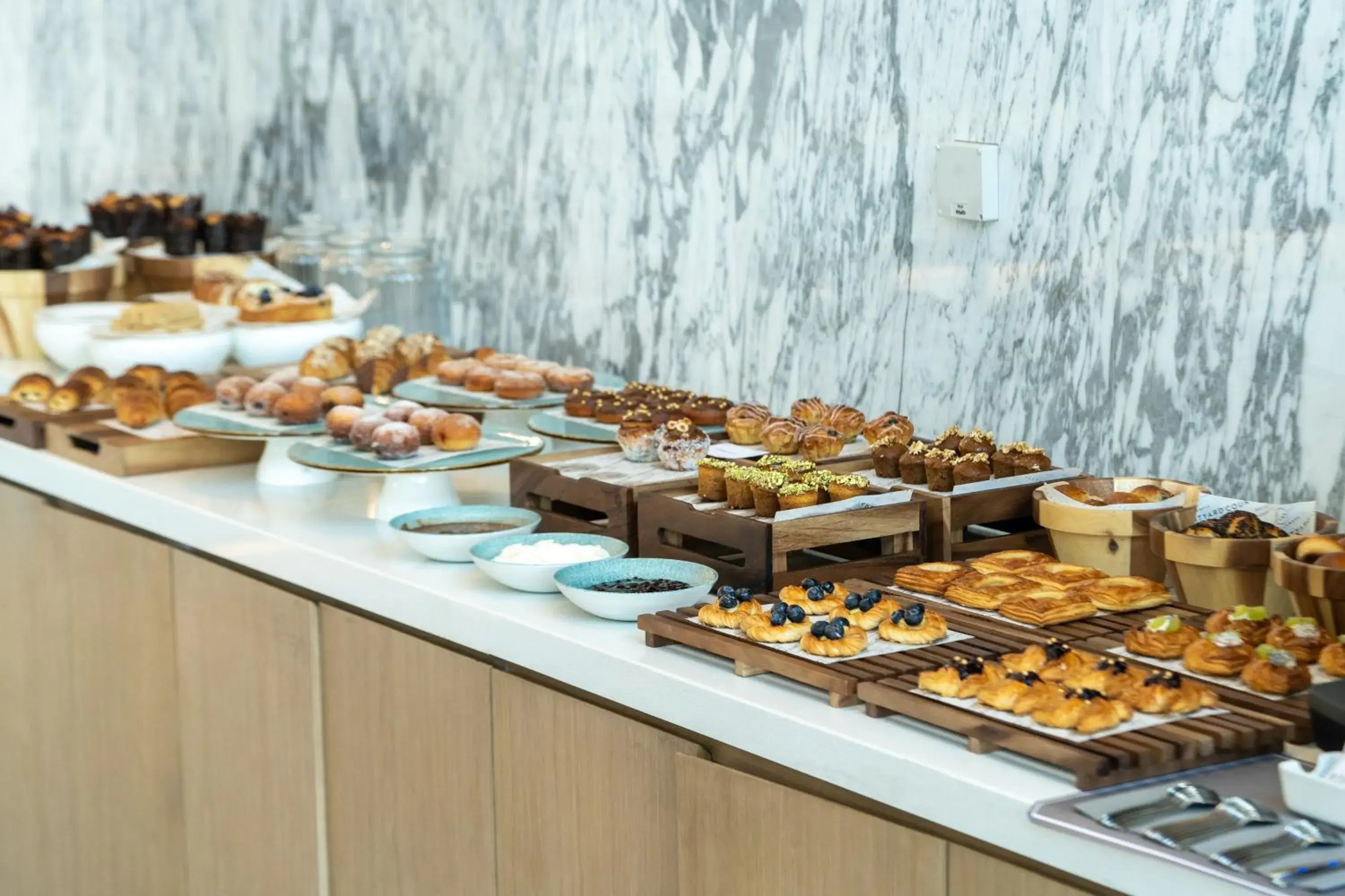 Breakfast in Courtyard by Marriott Ahmedabad Sindhu Bhavan Road Breakfast in Courtyard by Marriott Ahmedabad Sindhu Bhavan Road